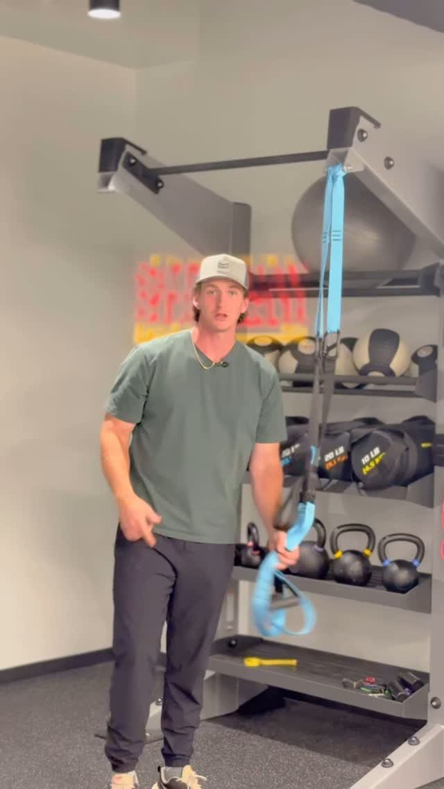 π¨Want healthier shoulders AND more velo?
TRX might be your golden ticket π―
β
TRX Row
Level up your standard row: elevate the feet, go single-arm, or add weight (if you’re wild like that). Each variation hits your posterior chain in a way ba