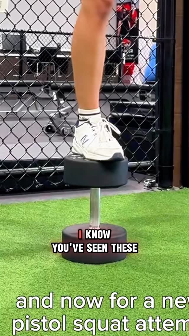 Just because you can’t do a dragon squat on a dumbbell…
Doesn’t mean you can’t build pro-level hip mobility! π§‍βοΈβΎοΈ
Here’s the progression:
β
Deep squat hold — keep the torso tall, breathe into depth
β
Yog