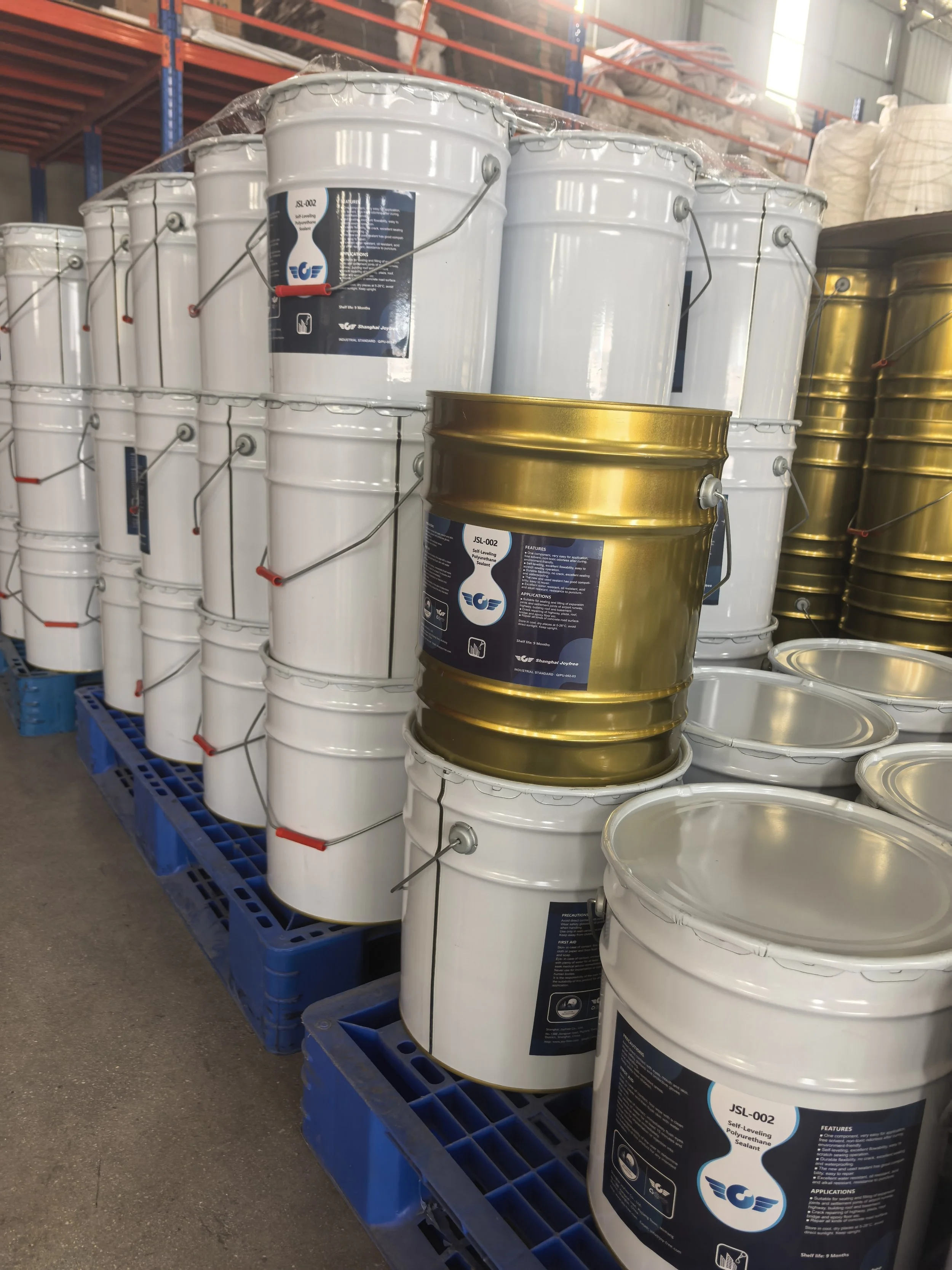 Upgrade package for self leveling pu sealant used on airport concrete road joints/ expansion joints.  25kg golden barrel with smaller lid to have good seal in stock and convenient to use.