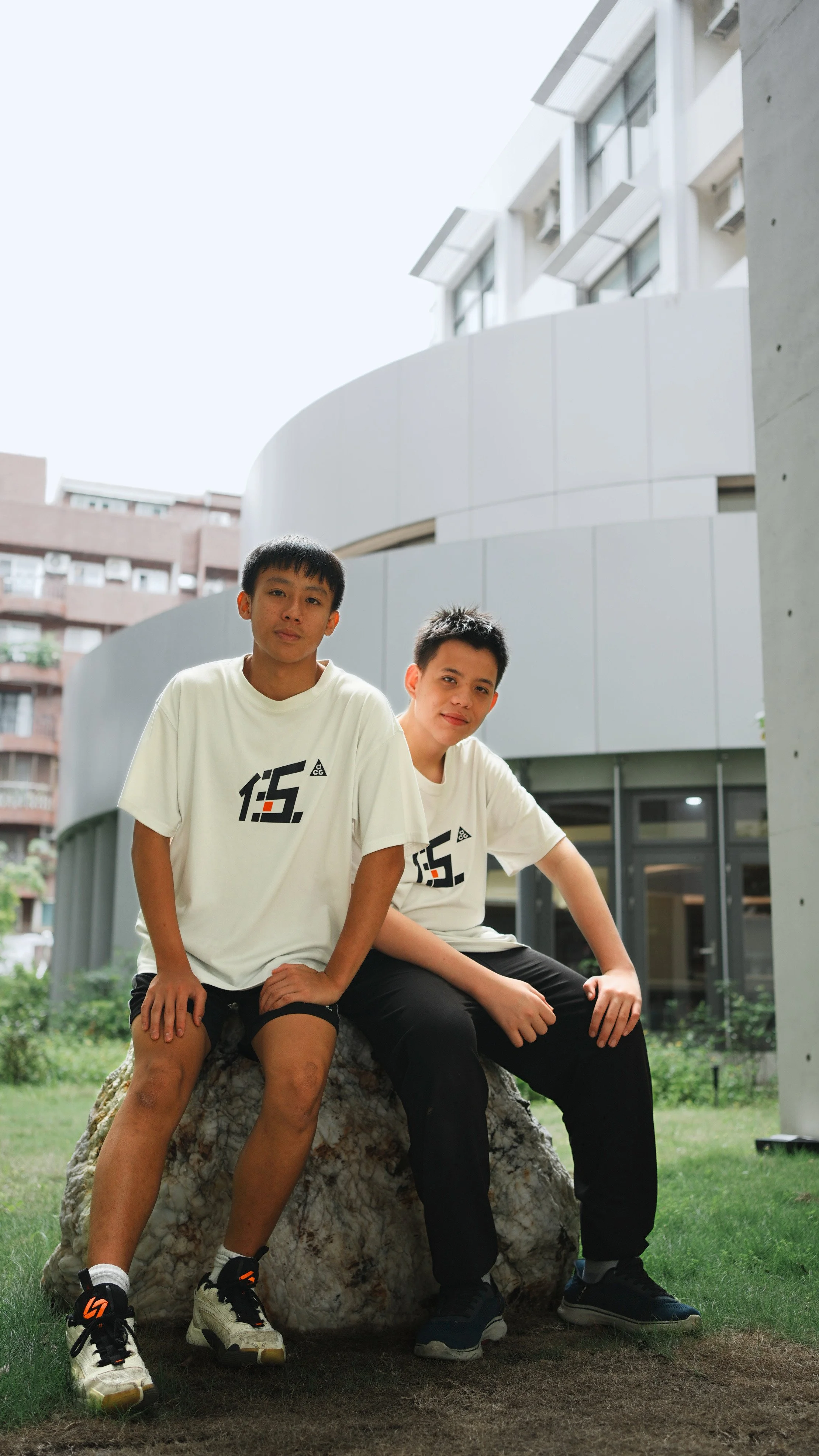 5IN 2025-26 Fall White Lookbook4