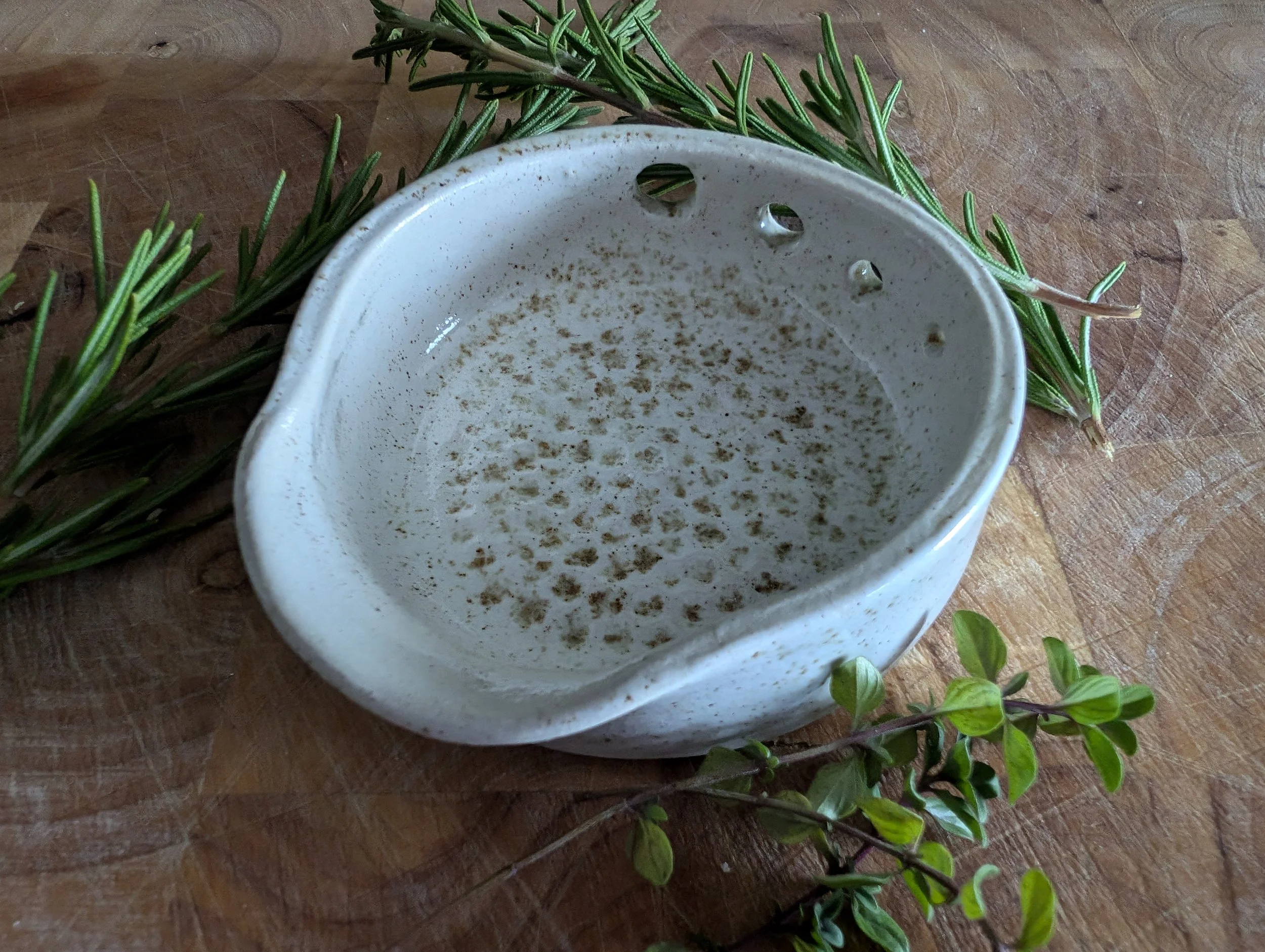 Garlic Grater/ Herb Stripper in White Speckle