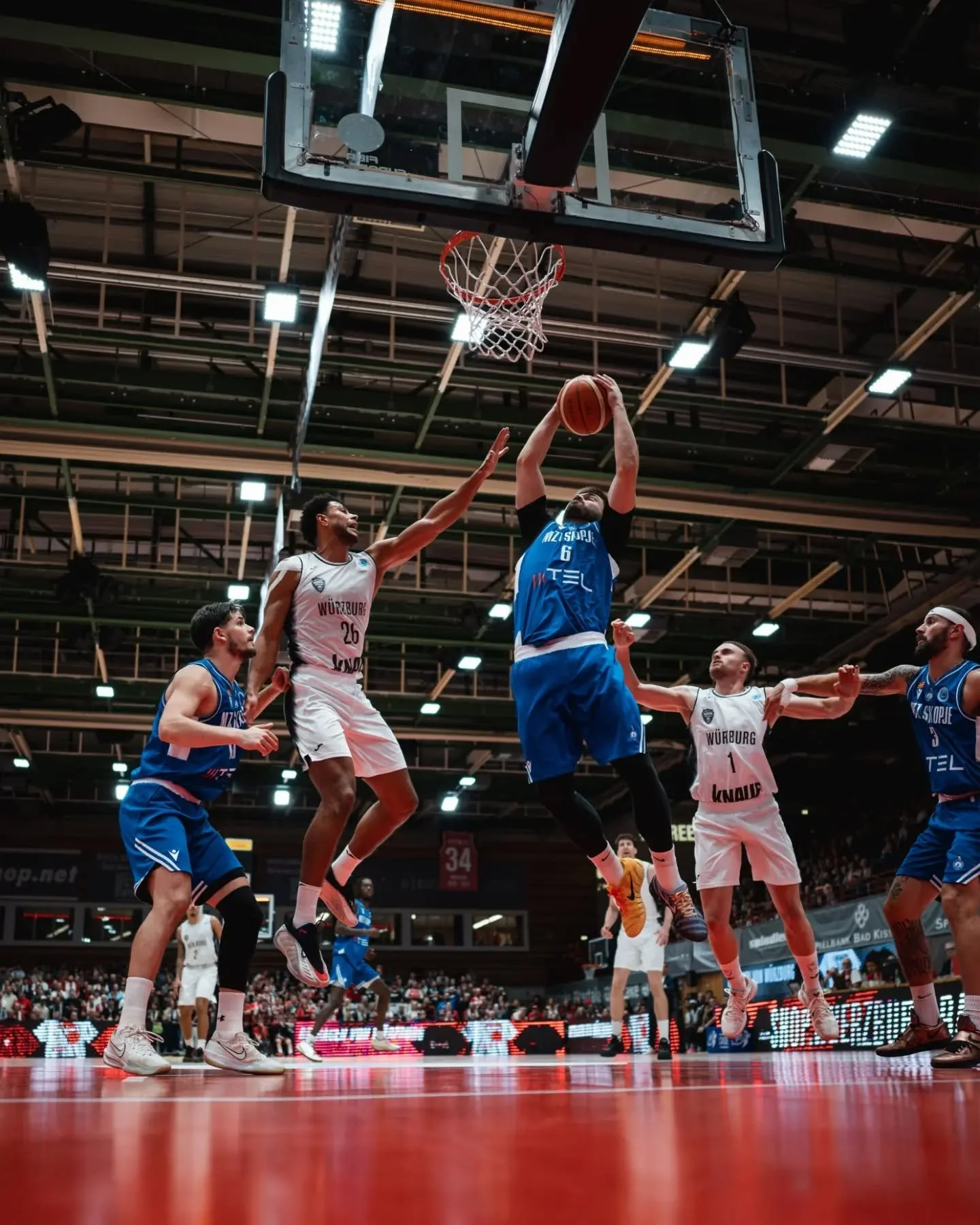 PURE EMOTIONEN gestern beim @fibaeuropecup 🏀

✨ Den die @wuerzburgbaskets 87:73 gegen @kkmzt_skopje f&uuml;r sich entscheiden konnten 🚀🏀

Hat extrem viel Spa&szlig; gemacht diese Momente einzufangen 😍

📸 Eingefangen mit @nikondach Z6III + 135 mm