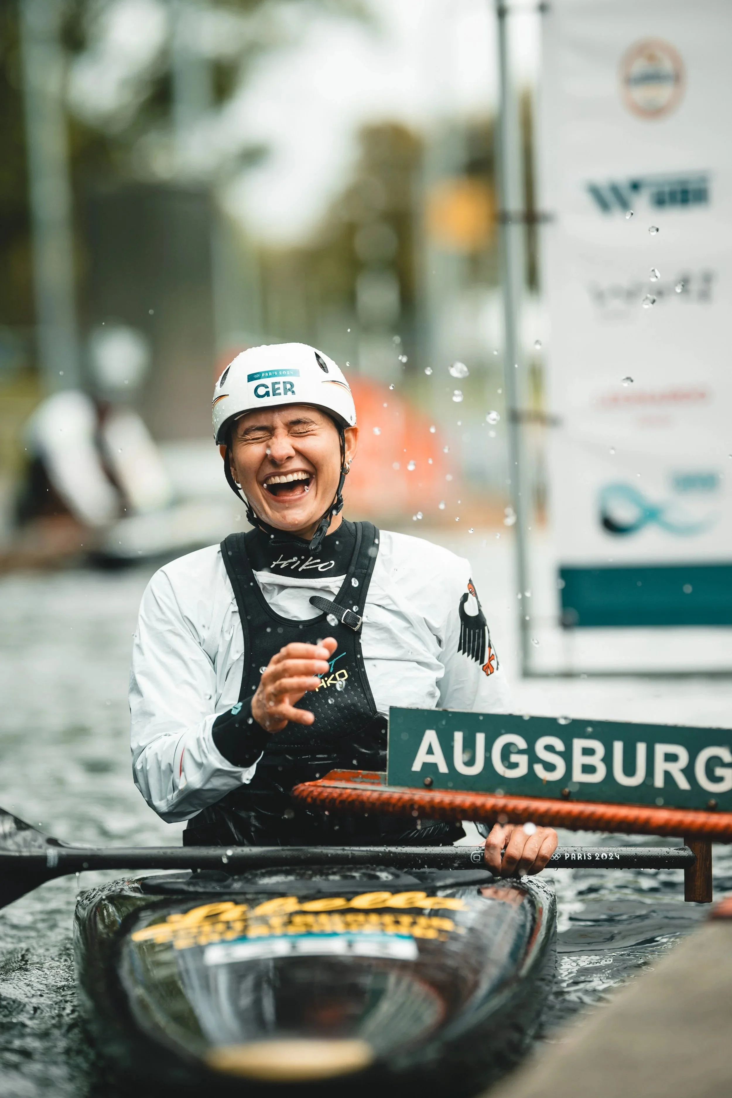 Elena und Emily - Kanuslalom Augsburg