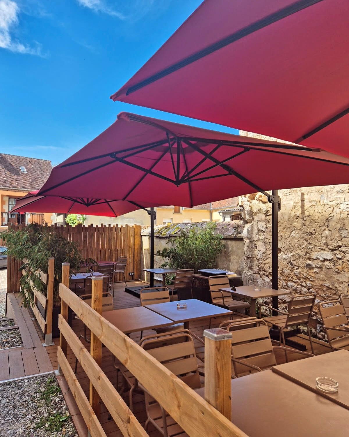 🌞🍽️ **Ouvert aujourd'hui 1er mai ! La terrasse vous attend !** 🍽️🌞

Profitez de cette belle journ&eacute;e pour venir d&eacute;guster nos d&eacute;licieuses galettes et salades de saison sur notre terrasse ensoleill&eacute;e. 🥞🥗☀️😃🍹

On vous 