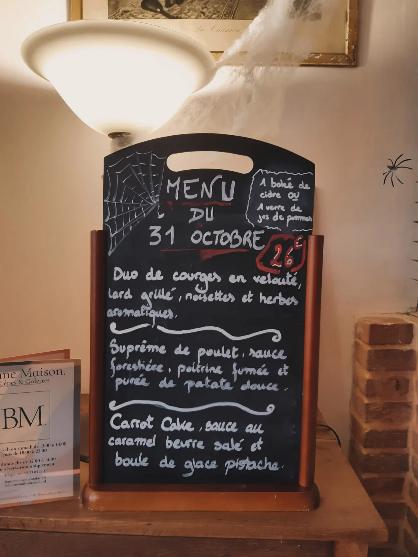 🎃✨ Notre menu sp&eacute;cial Halloween du 31 octobre ! 👻🍰

Pensez &agrave; r&eacute;server : 📞 02 33 83 27 17

#BonneMaison #HalloweenGourmand #PauseJeux #Cr&ecirc;pesEtGauffres #LePerche