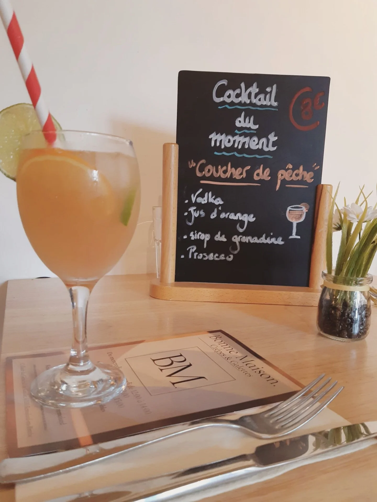 ❄️🍹 L'HIVER, OUI... MAIS AVEC DES COCKTAILS QUI R&Eacute;CHAUFFENT LE C&OElig;UR ! ❤️🔥

Chez nous, m&ecirc;me quand il g&egrave;le ou qu'il pleut, on garde le sourire (et les verres bien remplis) !
D&eacute;couvrez notre cocktail du moment :
🍊 Vod