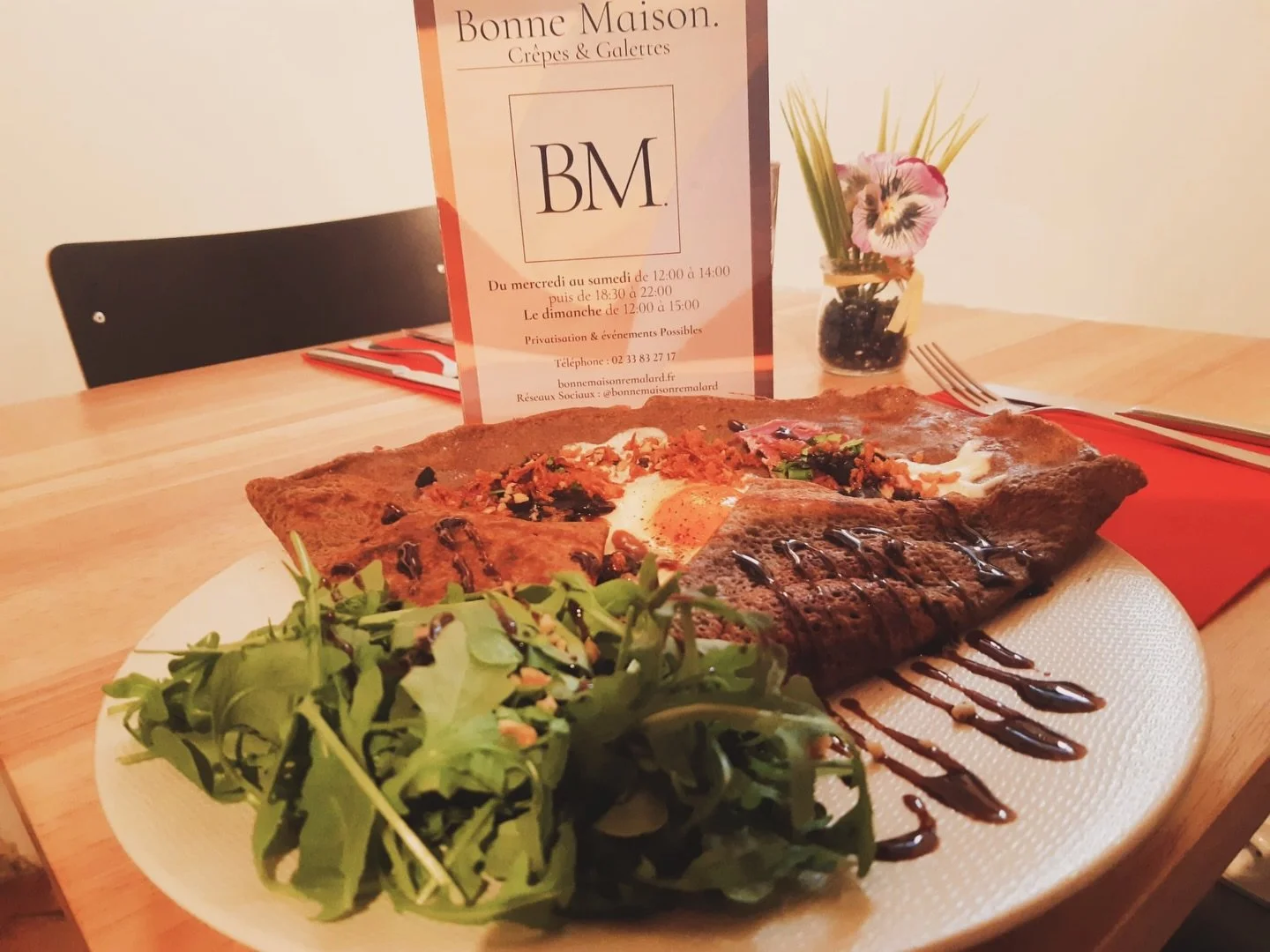 🥞✨ ENVIE D&rsquo;UNE PAUSE GOURMANDE ?

On vous attend pour d&eacute;guster nos galettes croustillantes et g&eacute;n&eacute;reuses mais aussi notre suggestions du jour : Bruschetta, lard grill&eacute;, fondue d'oignons, cheddar et roquette ! 🥓🧀🥗