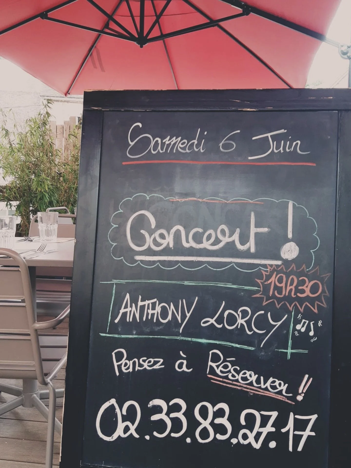 🎸💬 CONCERT AVEC ANTHONY LORCY CE SAMEDI !
📅 Ce samedi 6 juin &agrave; 19h30 chez Bonne Maison (&eacute;videment) ! 
Musique live, bons accords et bonne humeur &ndash; Penzez &agrave; r&eacute;servez, les places partent vite ! 🍷🎶
📞 02 33 83 27 1