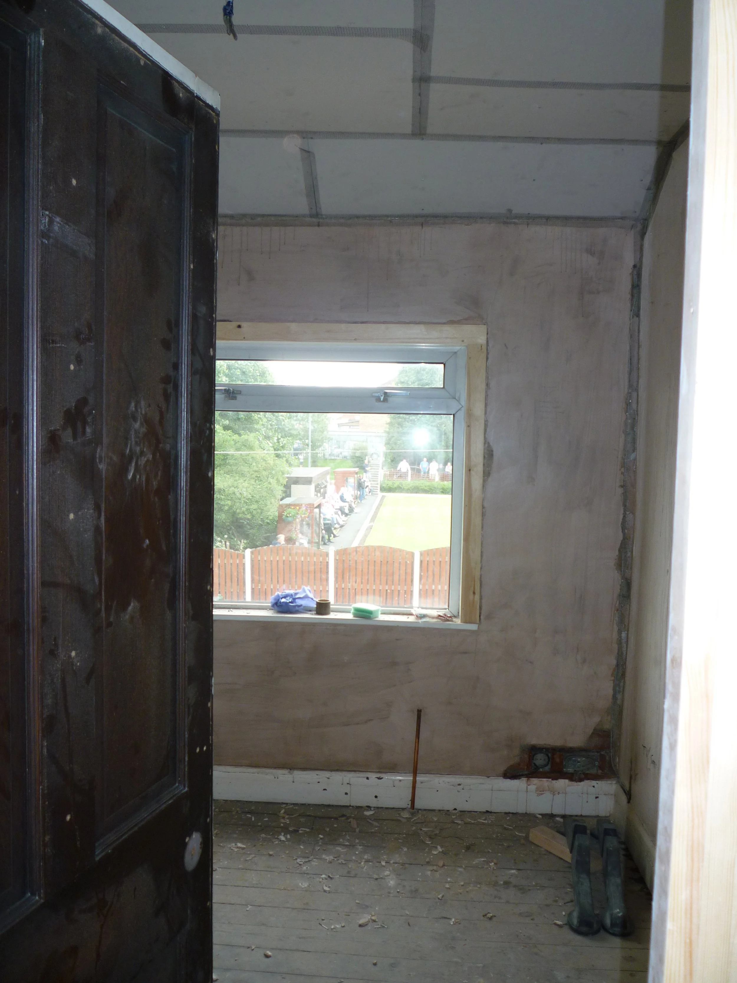 Plasterboarding of ceiling 