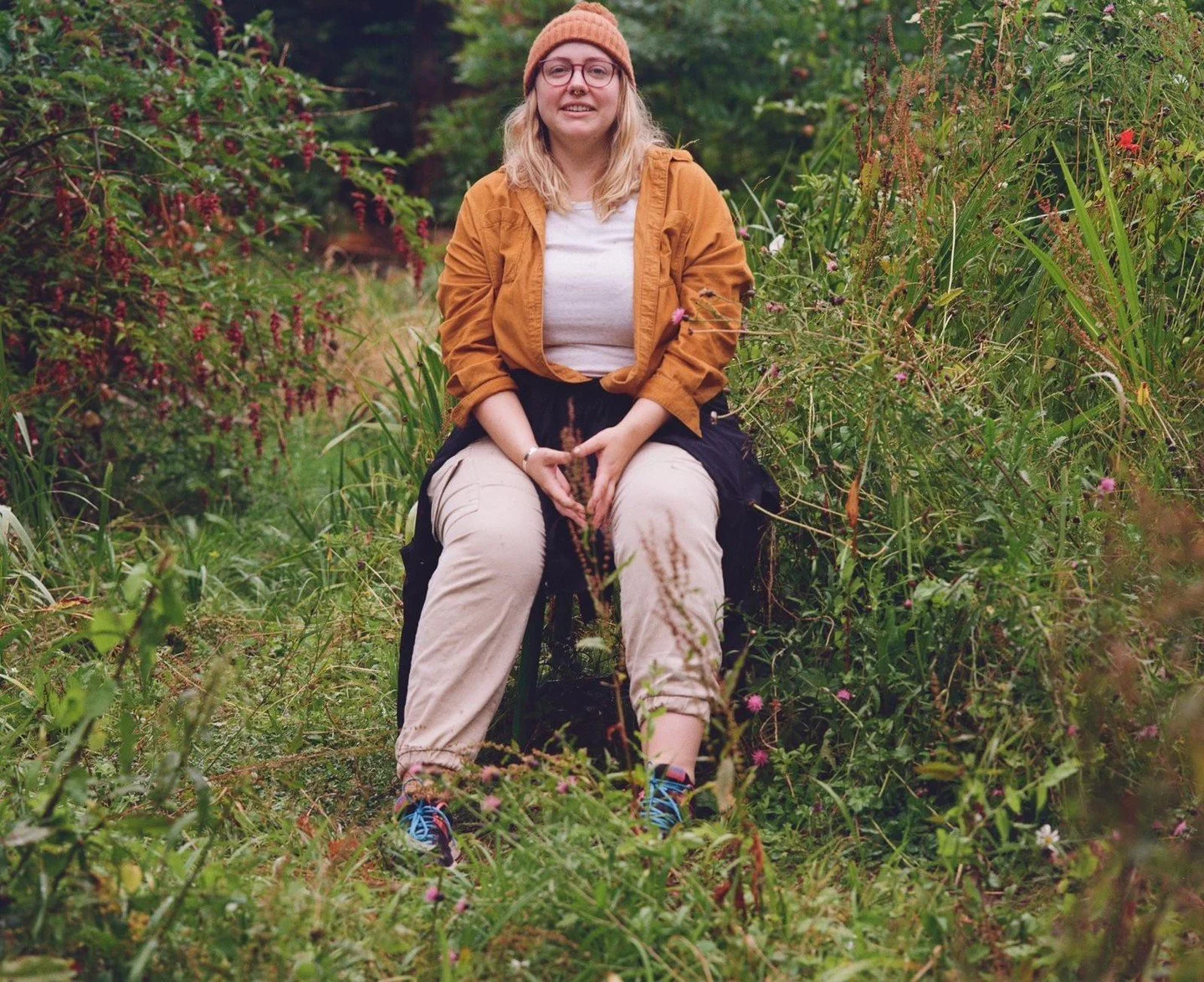 From sun-bleached Australian landscapes to the soft glow of @_cafe_momus_, curator and SOOP co-founder @eloisedunwellart is quietly reshaping how creativity happens in Plymouth.⁠
⁠
In a new interview with reporter @lindabell_linda, Eloise talks about