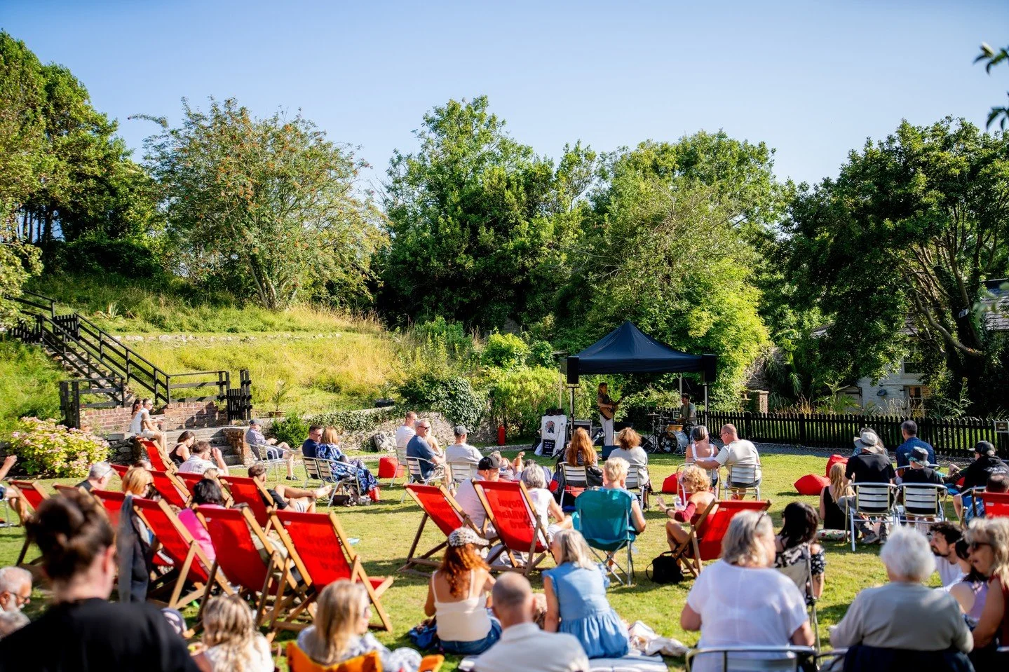 Summer evenings in Plymouth just got a soundtrack.⁠
⁠
@royalwilliamyd&rsquo;s much-loved Yard Sessions return this Friday, bringing a handpicked programme of free live music to one of the city&rsquo;s most atmospheric hidden spaces.⁠
⁠
Tucked behind 