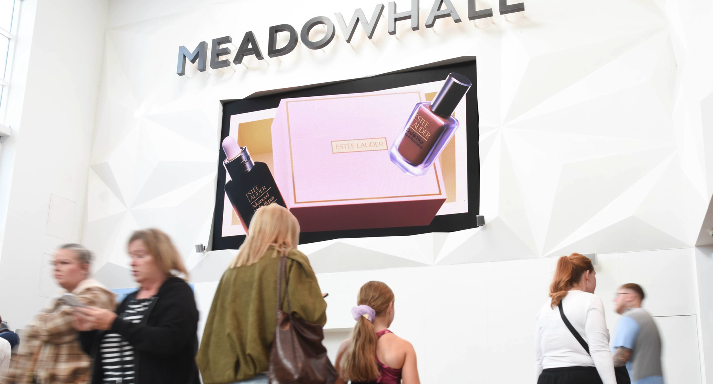 limited-space-malls-ooh-estee-lauder-10.png