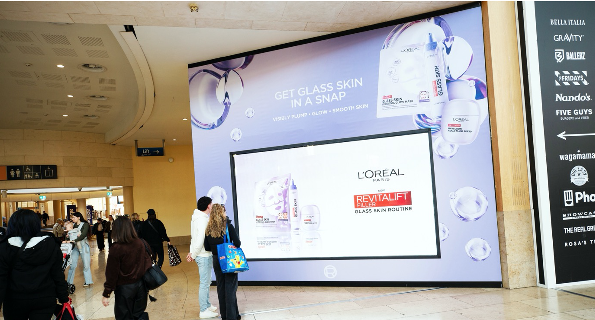limited-space-dooh-loreal-revitalift-orbit-5.png
