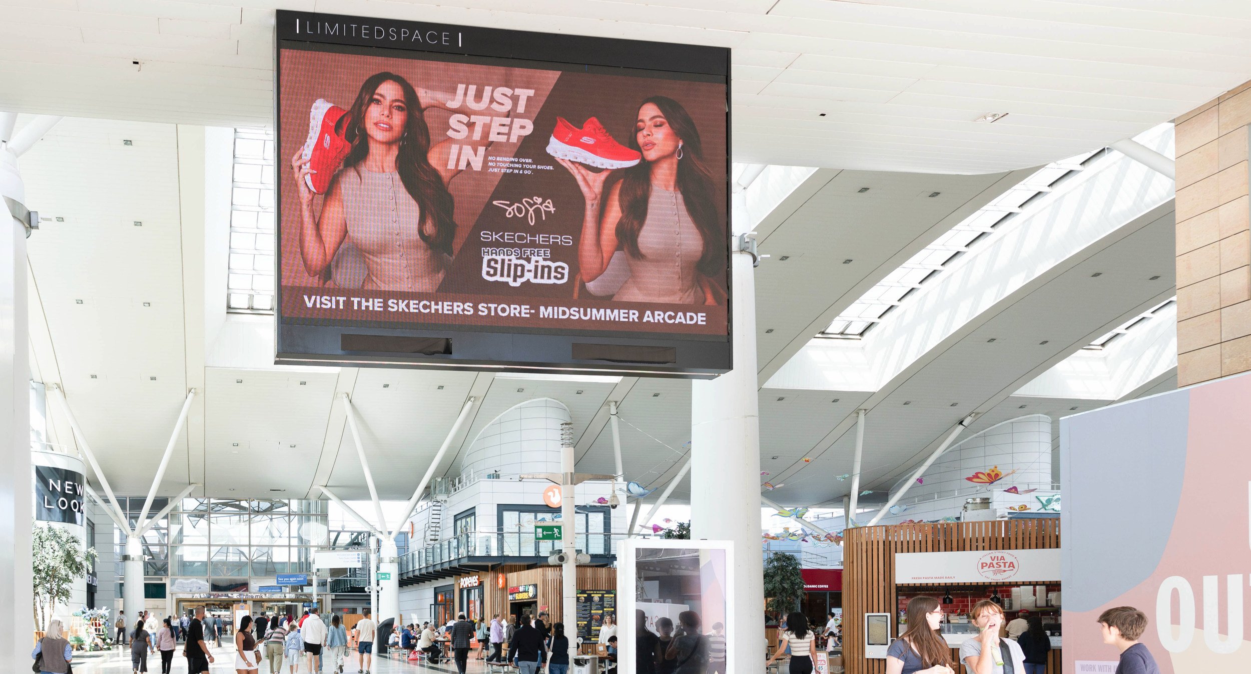limited-space-malls-ooh-skechers-16.png