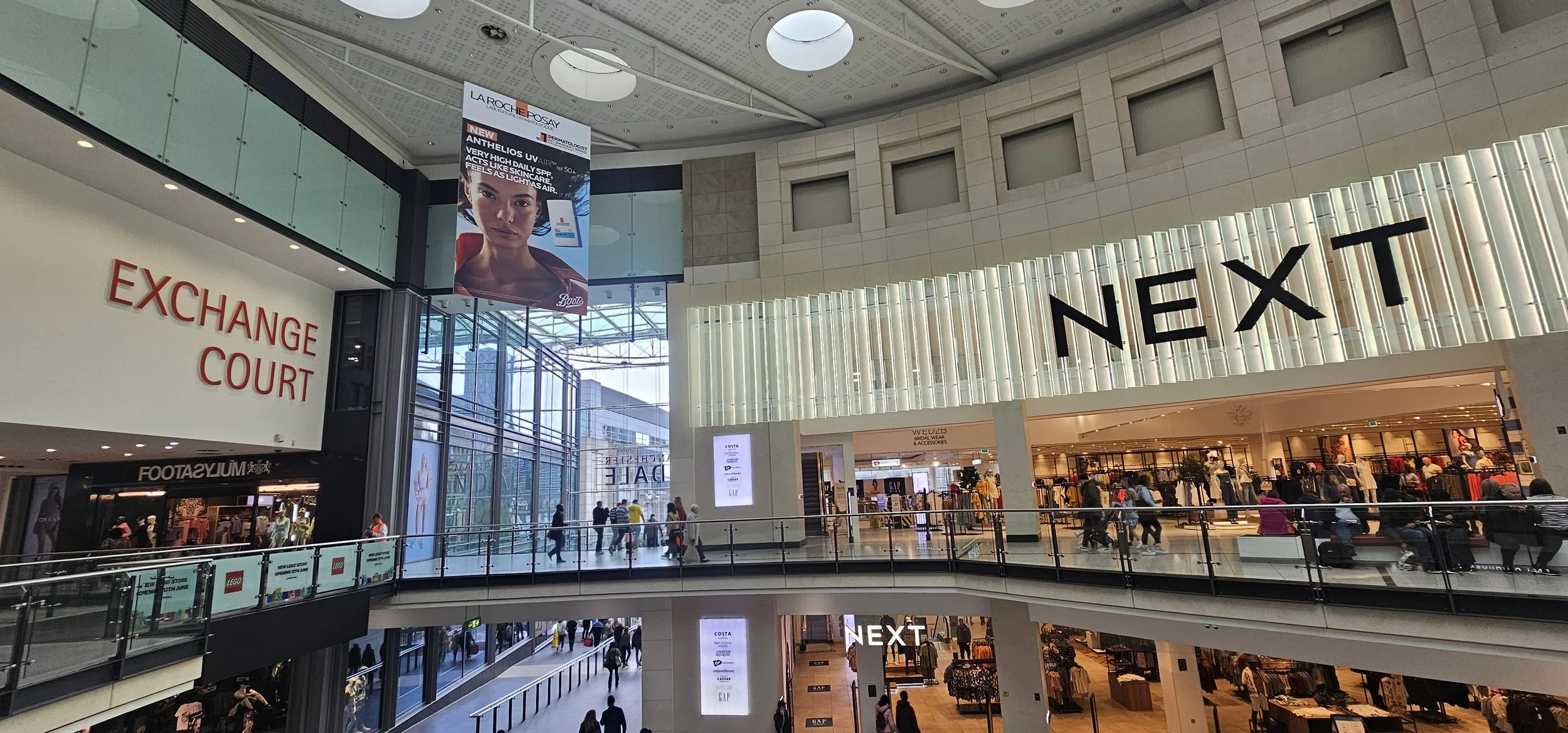 limited-space-ooh-la-roche-posay-banners-2.jpg
