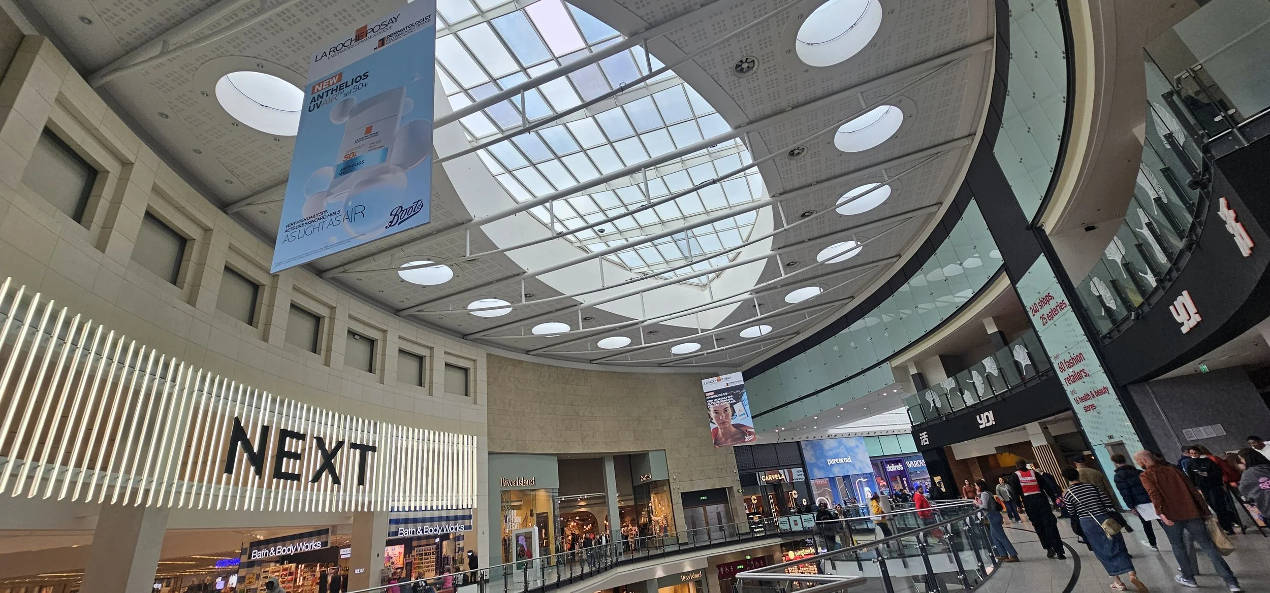 limited-space-ooh-la-roche-posay-banners-3.jpg