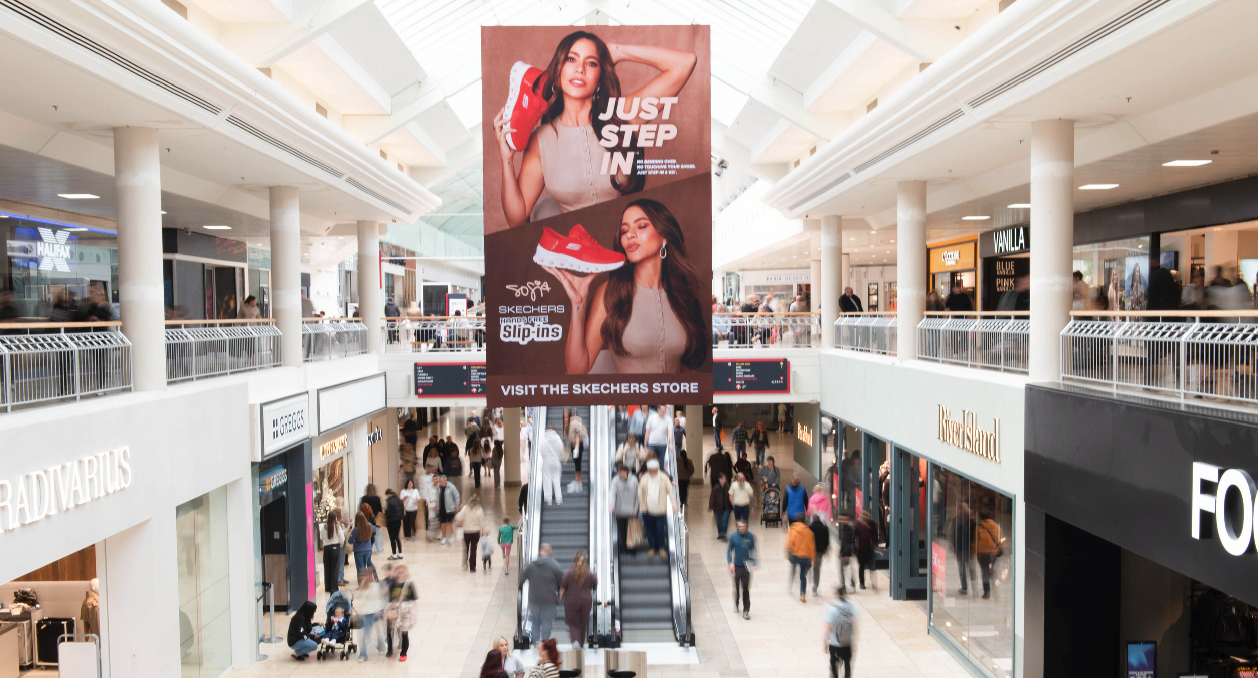 limited-space-malls-ooh-skechers-4.png