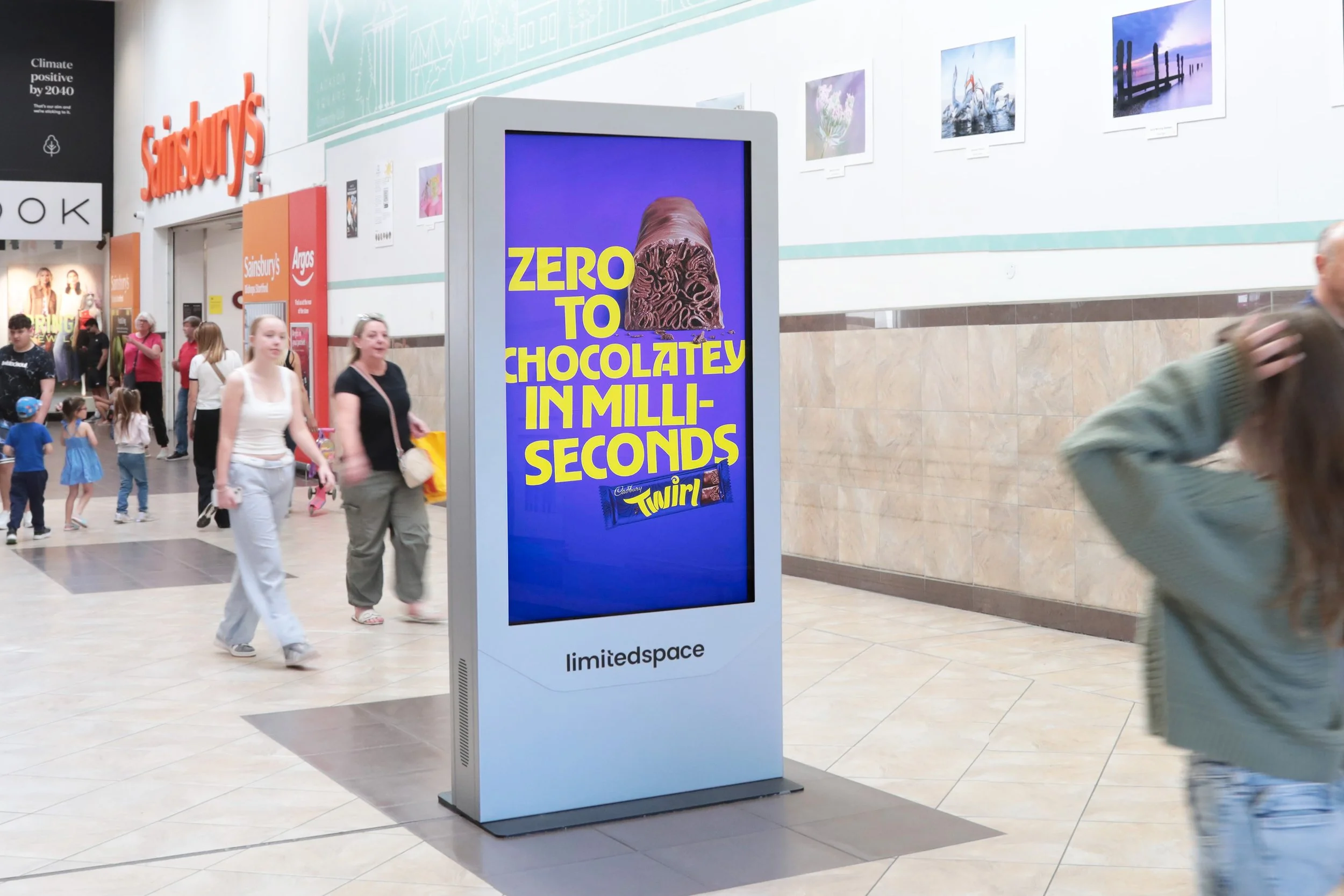 limited-space-ooh-dooh-twirl-orbit-d6-3.jpg