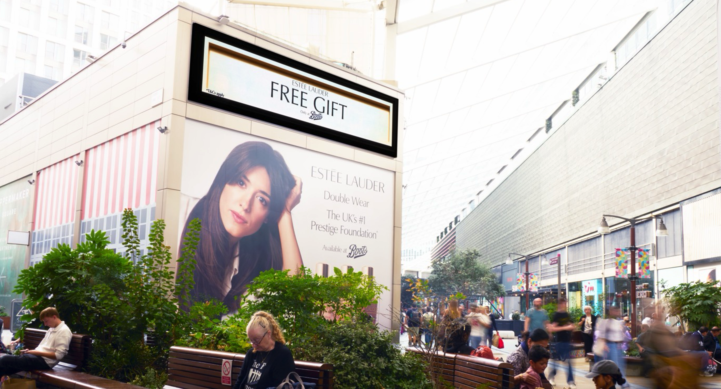 limited-space-malls-ooh-estee-lauder-8.png