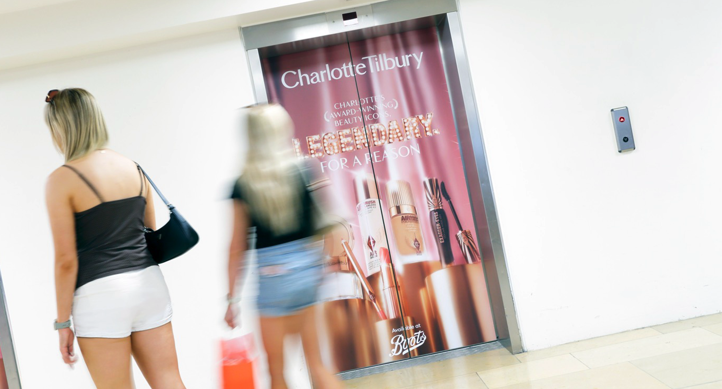 limited-space-ooh-dooh-bmg-charlotte-tilbury-orbit-10.png