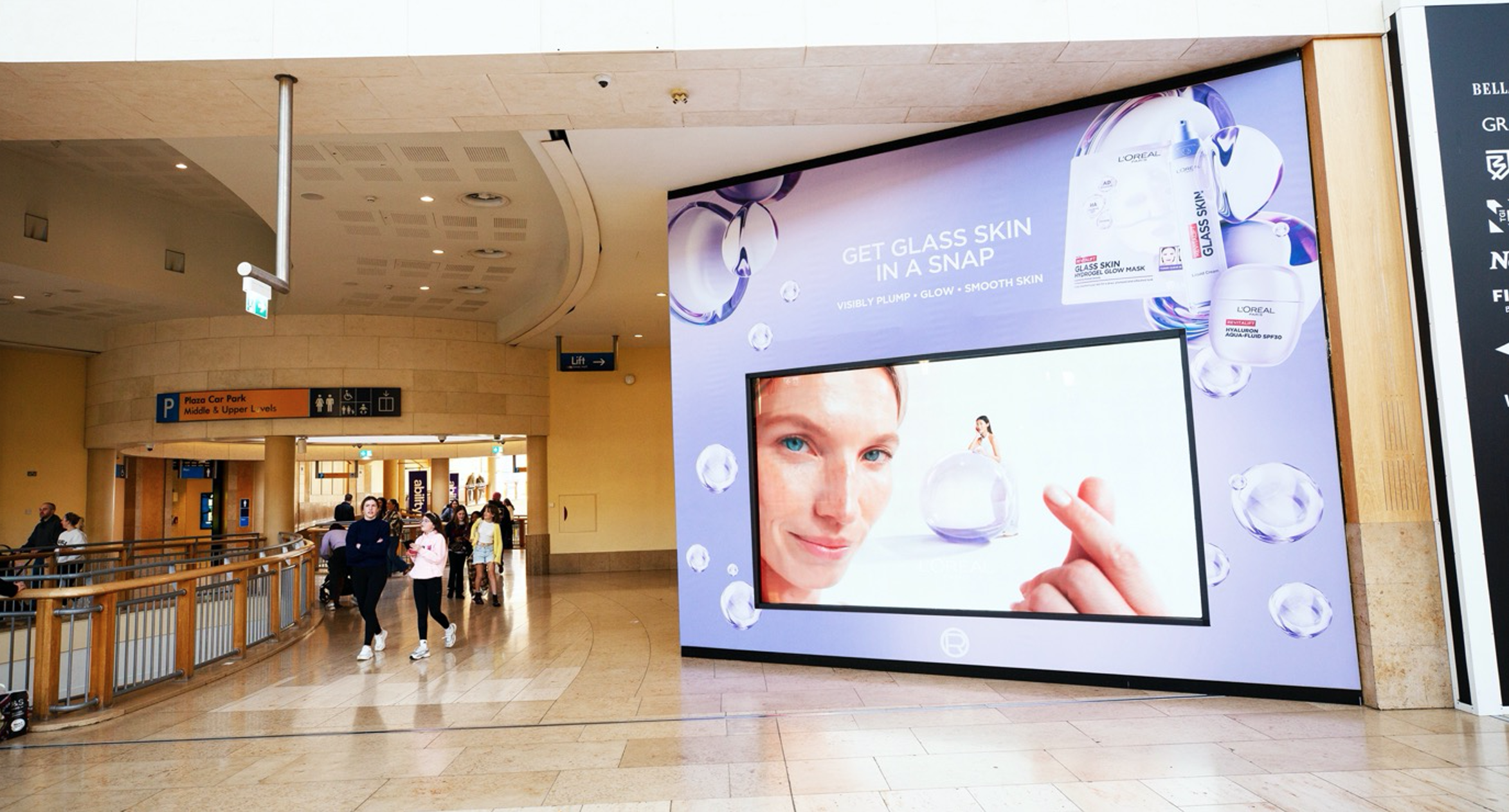 limited-space-dooh-loreal-revitalift-orbit-16.png
