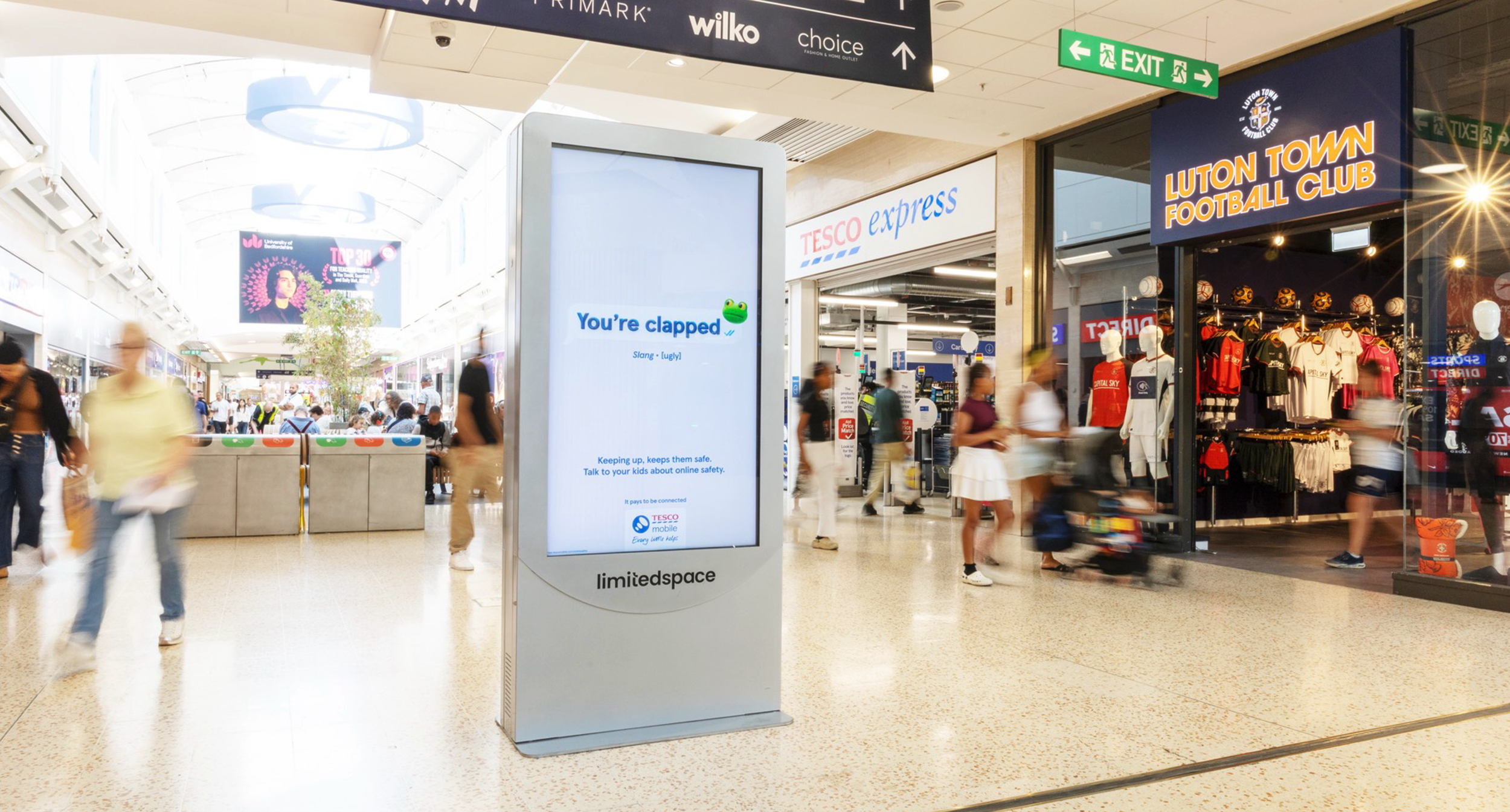 limited-space-tesco-mobile-DOOH-d6-5.png