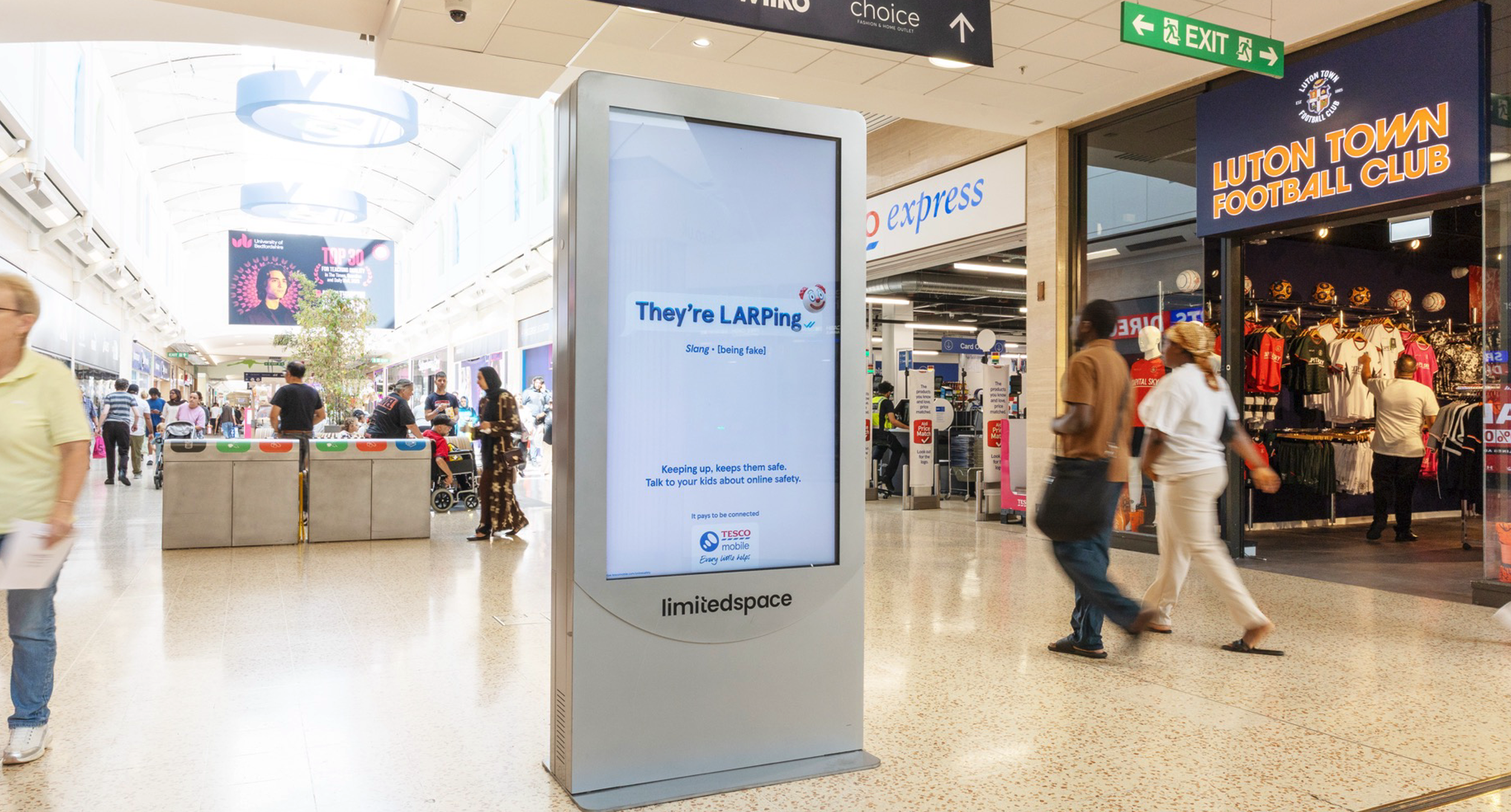 limited-space-tesco-mobile-DOOH-d6-1.png