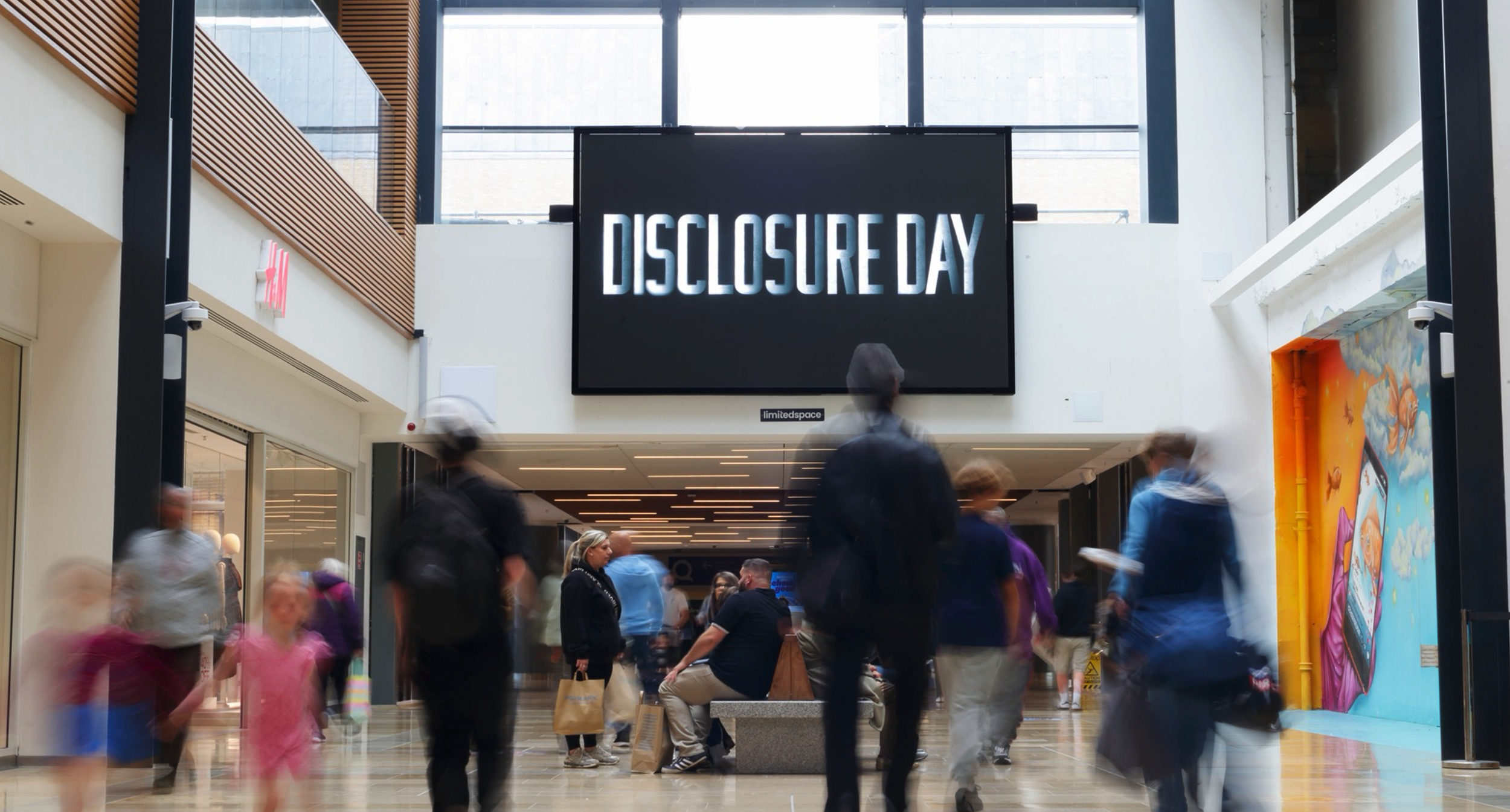 limited-space-ooh-dooh-universal-disclosure-day-orbit-16.png