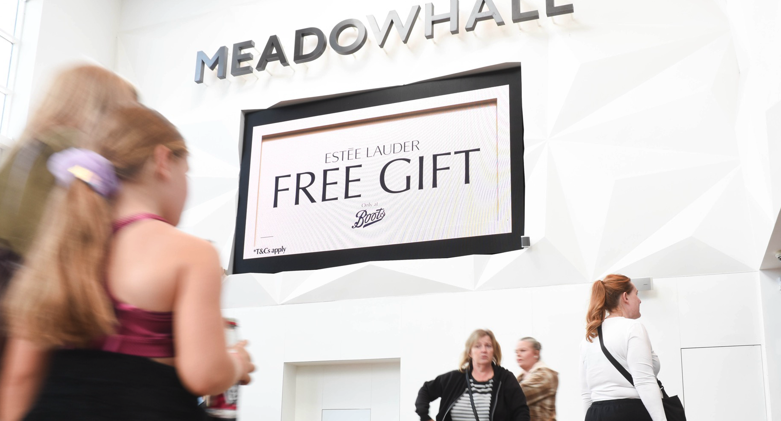 limited-space-malls-ooh-estee-lauder-9.png