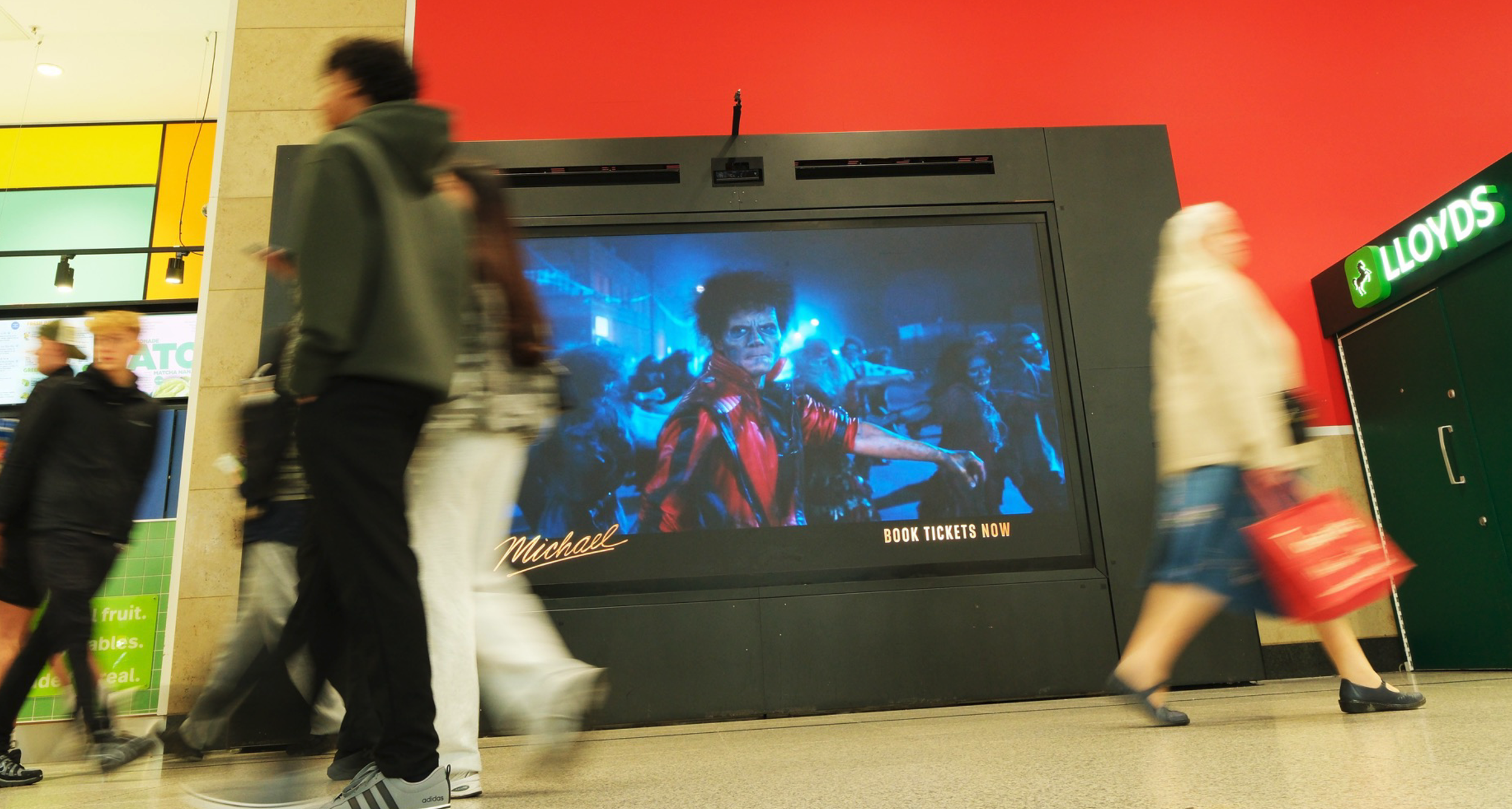 limited-space-ooh-universal-michael-jackson-orbit-dooh-9.png