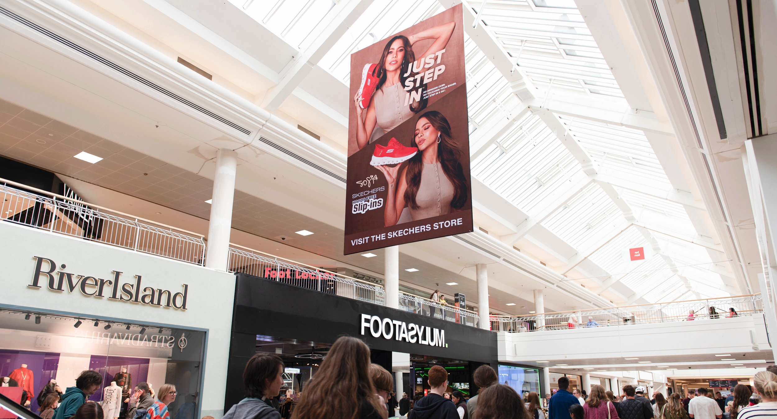 limited-space-malls-ooh-skechers-8.png