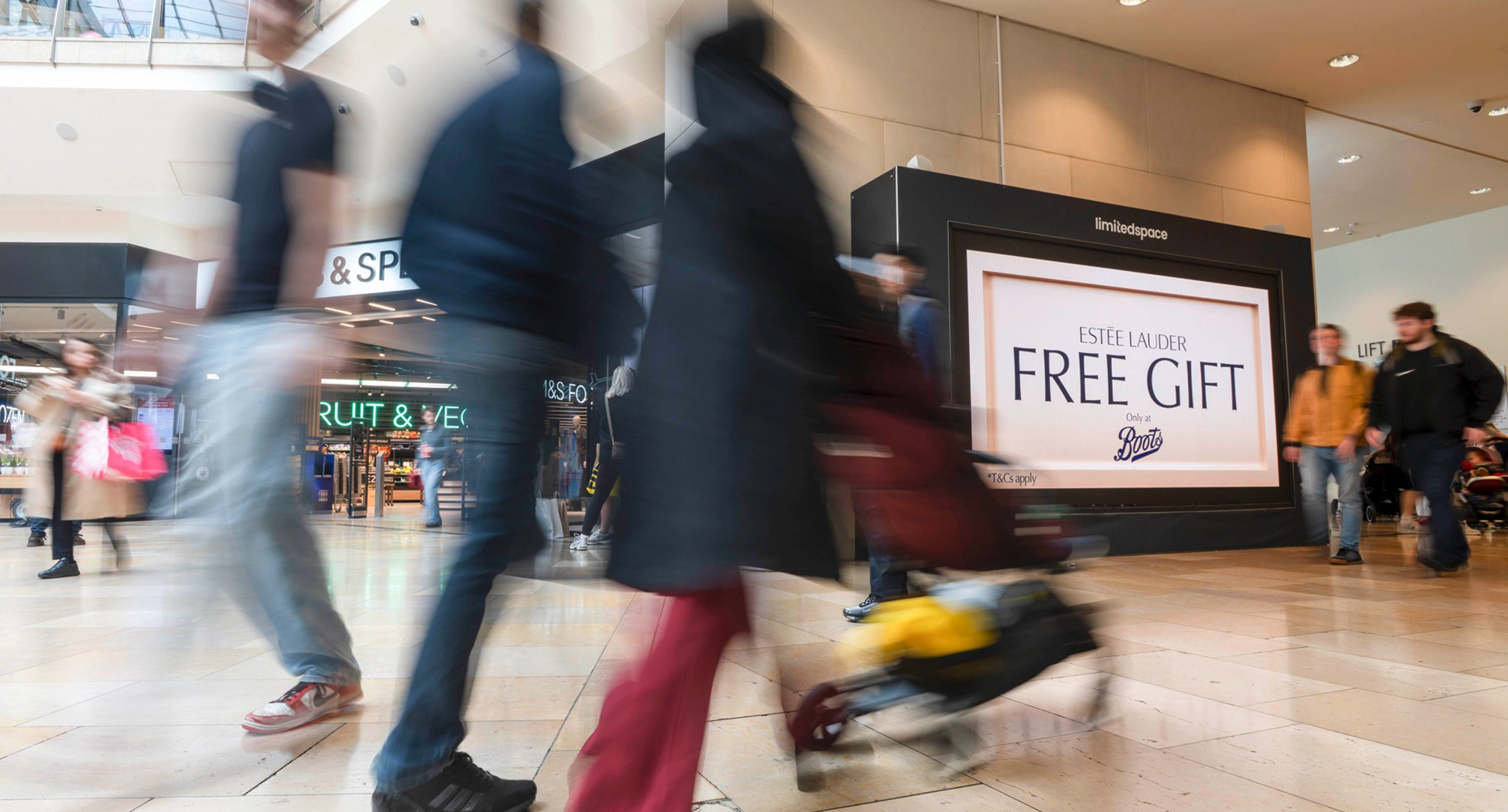 limited-space-malls-ooh-estee-lauder-13.png