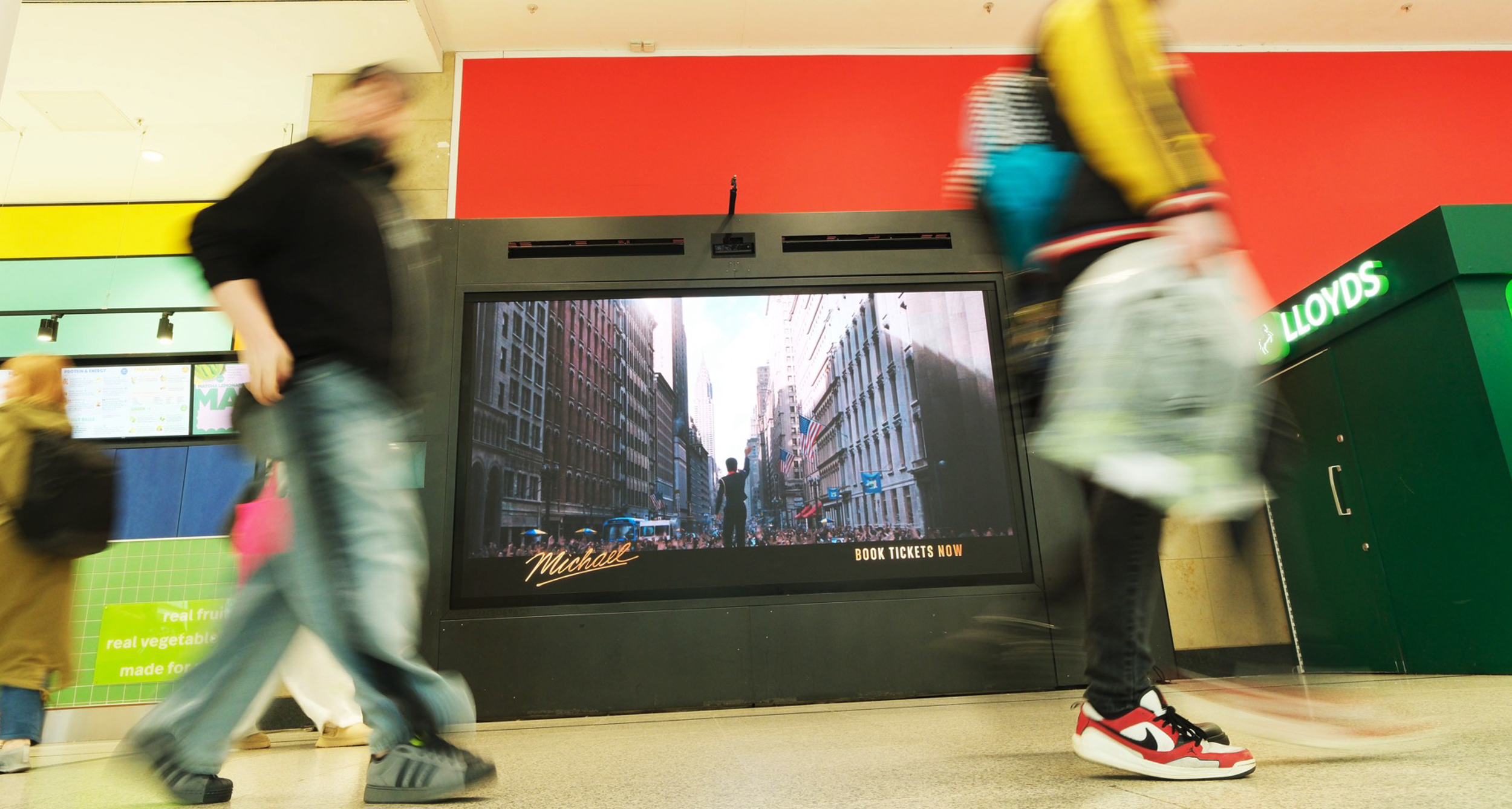 limited-space-ooh-universal-michael-jackson-orbit-dooh-11.png