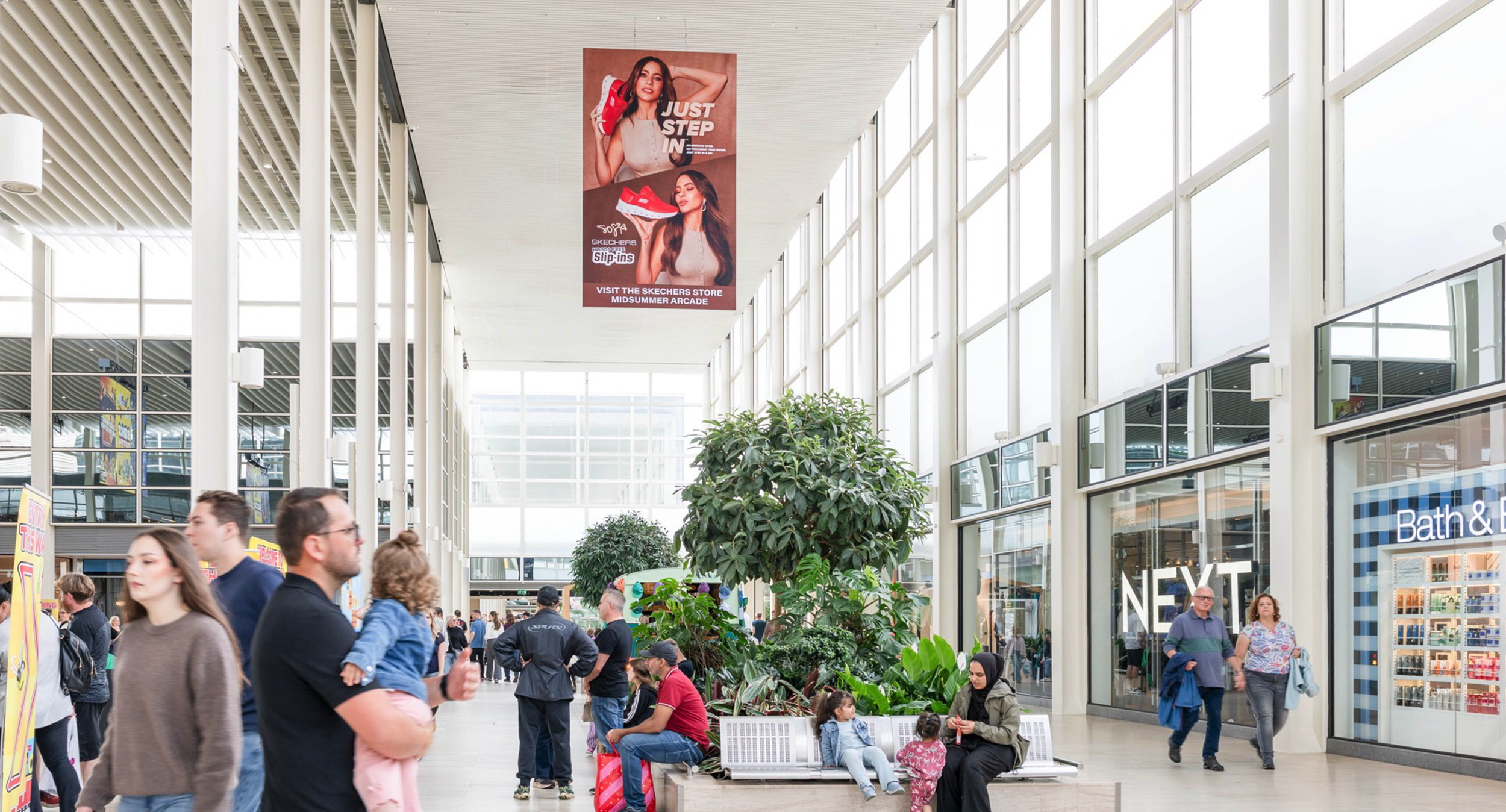 limited-space-malls-ooh-skechers-12.png