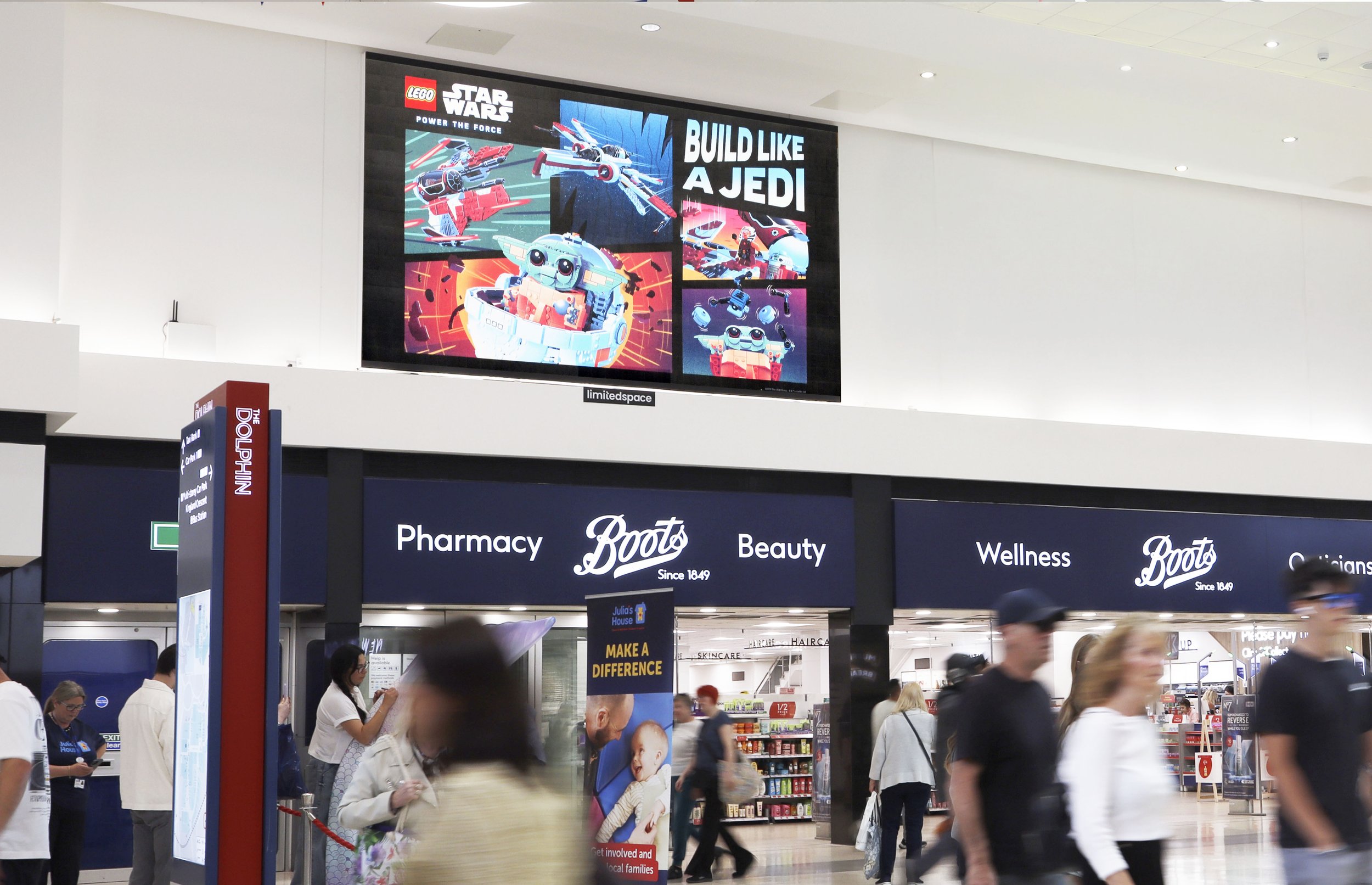 Large format landscape Orbit DOOH screen