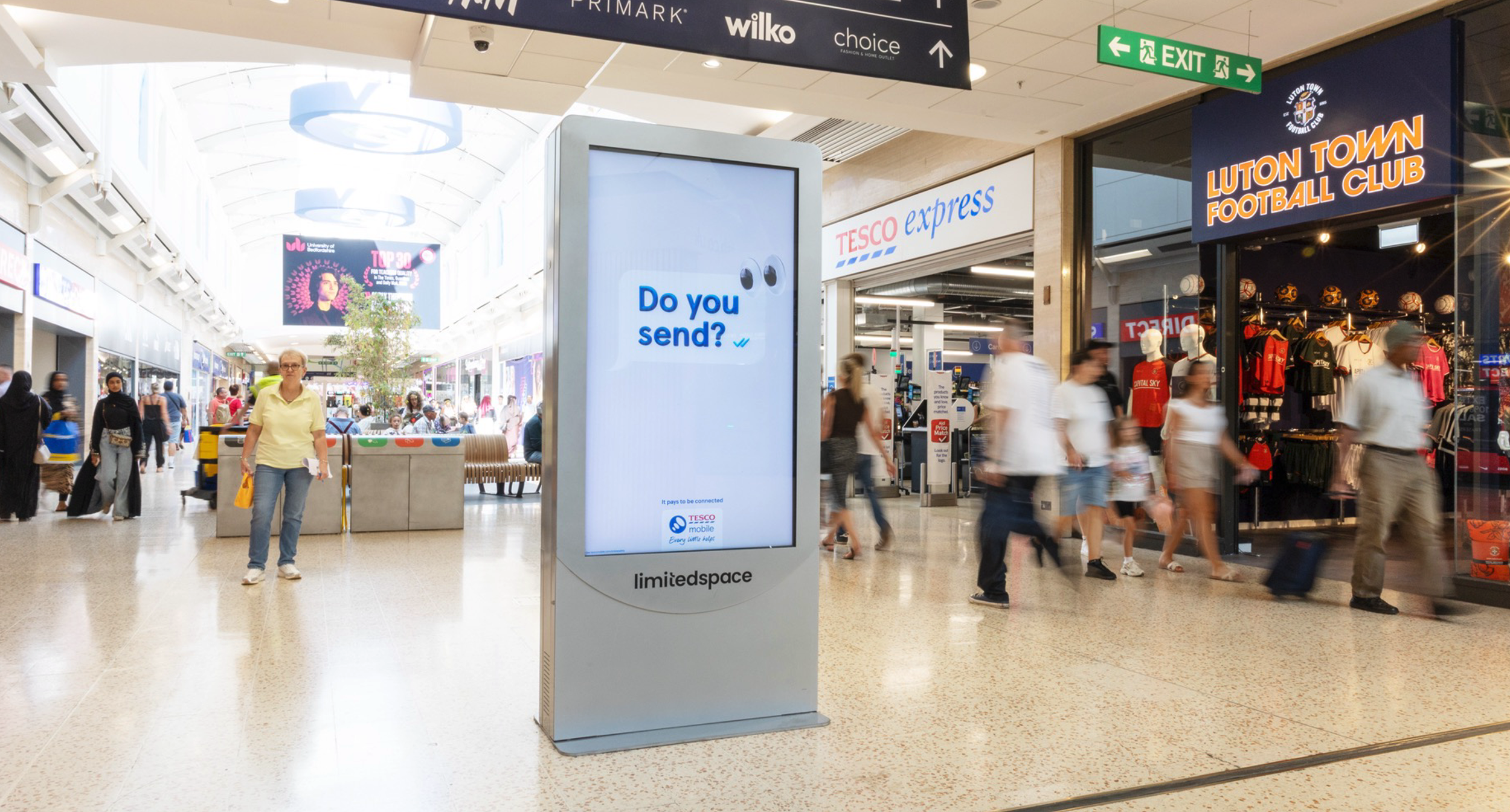 limited-space-tesco-mobile-DOOH-d6-3.png