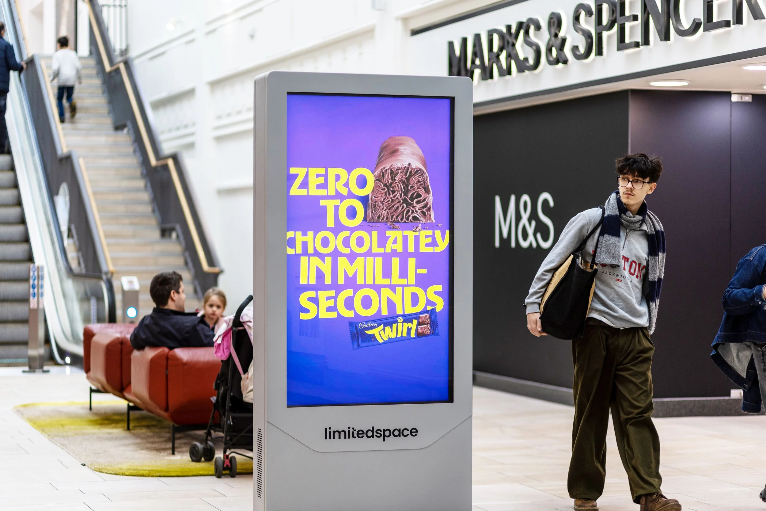 limited-space-ooh-dooh-twirl-orbit-d6-4.jpg