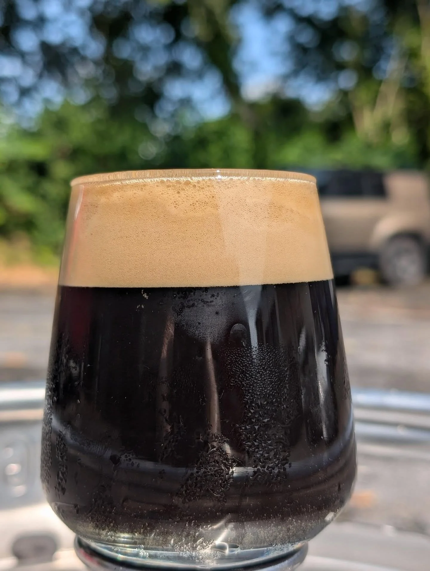 Got a couple of beers dropping this week for you all to hopefully enjoy. One new, one returning from last year.

First up is Sabro?!

A delicately dry hopped 4% Dry Stout. Last year we brewed this beer for the summer months using Simcoe. This year we