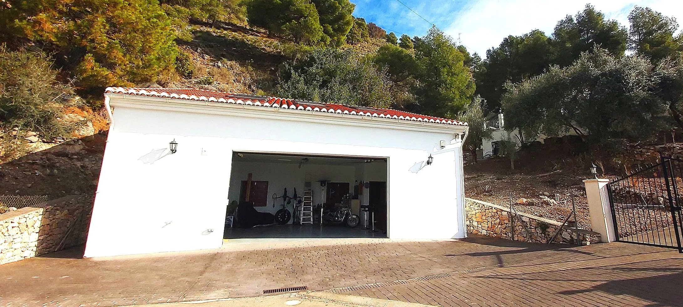 Casa San Ian Garage and Villa .jpg