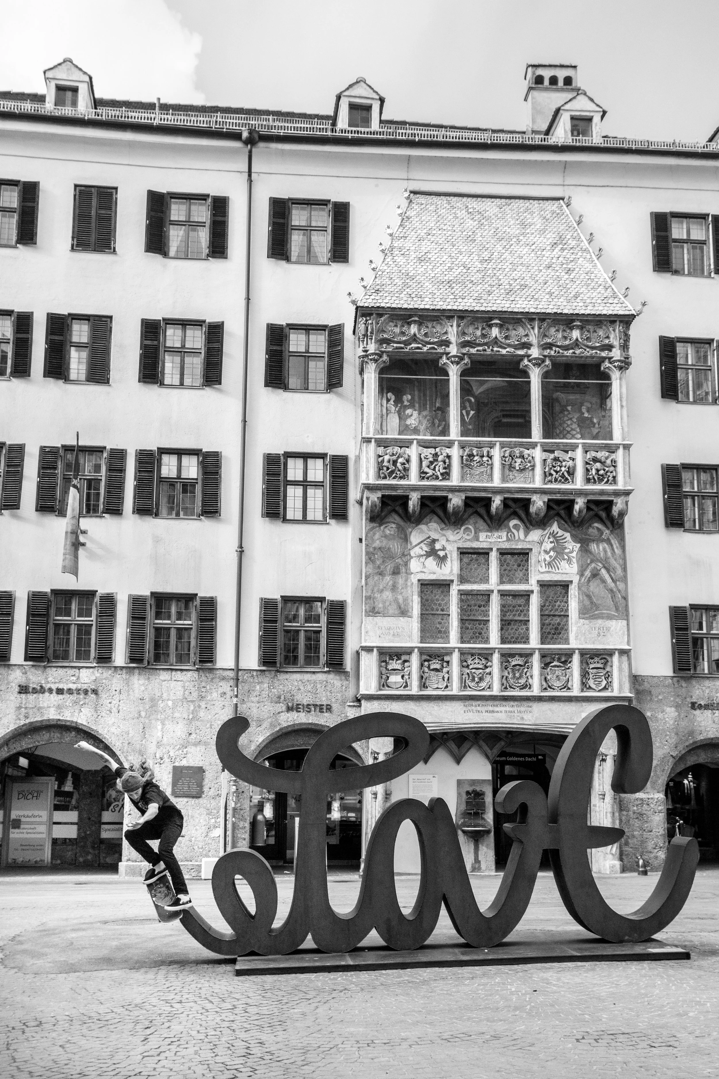 Simon Nosegrind Goldenes dach.jpg