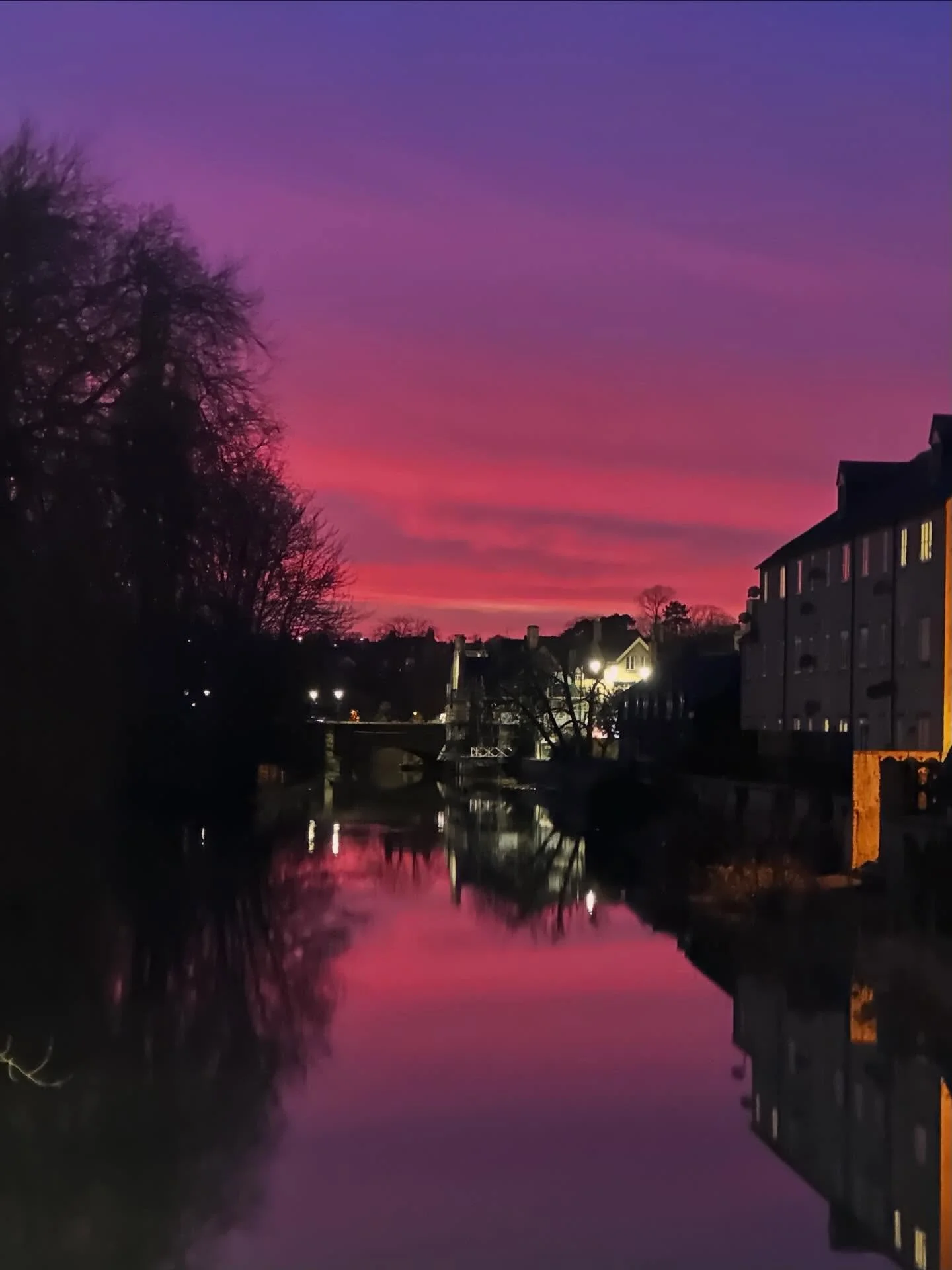 Lately I&rsquo;ve been noticing the little glimmers more ✨ 

The soft colours of a sunrise before the world fully wakes.
The golden hush of a sunset after a long day.
The quiet, steady presence of the moon watching over the night.

These small moment