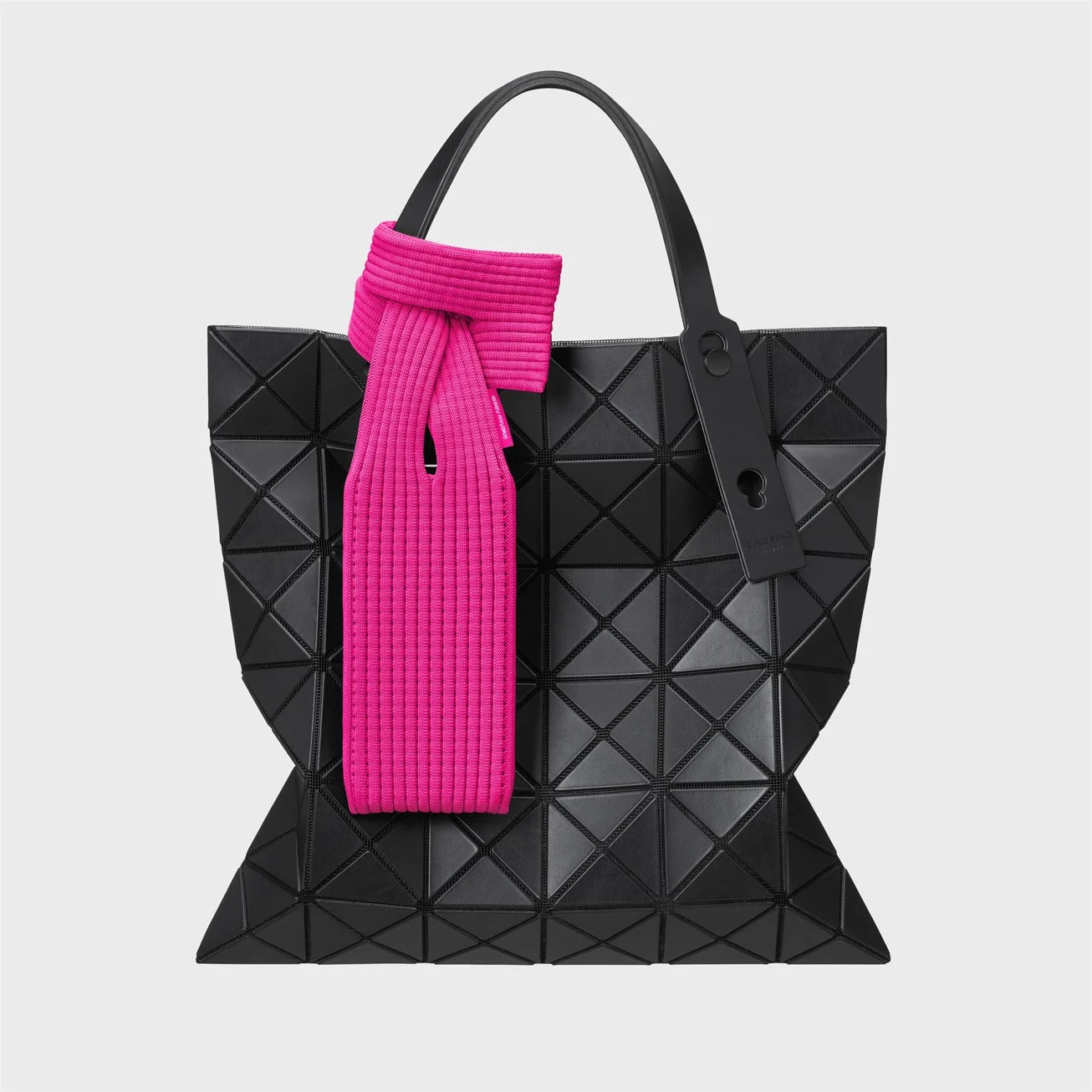 Apple-iPhone-Pocket-and-ISSEY-MIYAKE-pink-with-BAO-BAO-bag_inline.jpg.large_2x.jpg