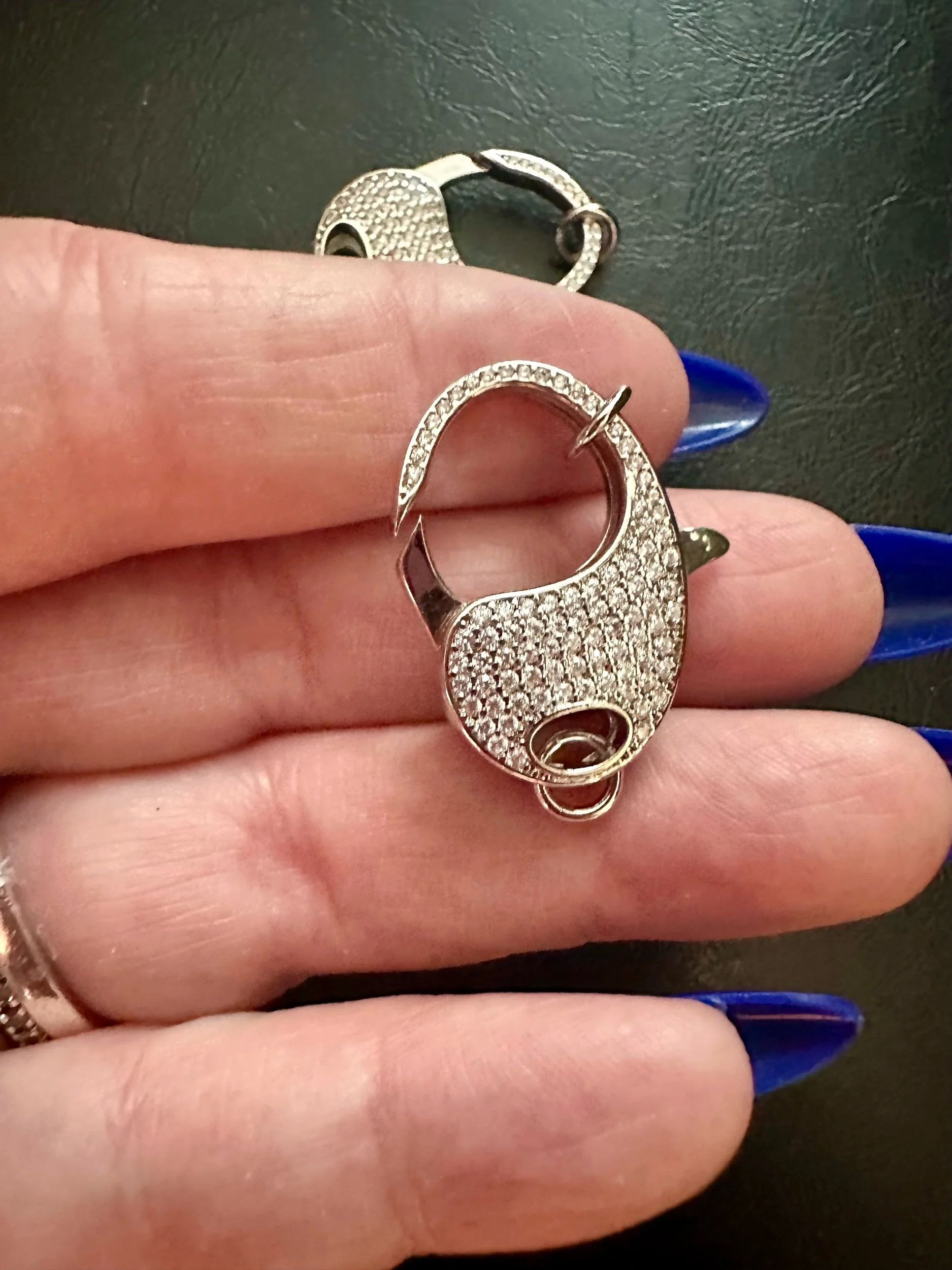 SILVER MAMA CLOSURE (COIN BARR)