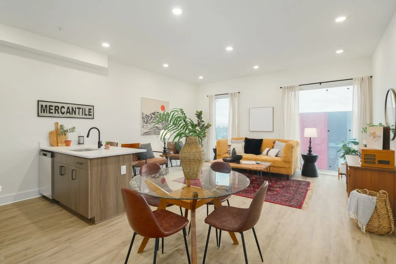 6155-ridge-ave-unit-4-full-3.jpeg