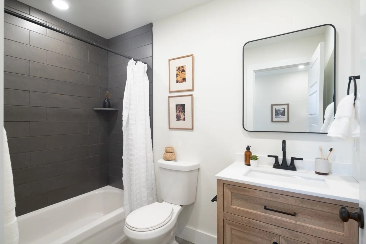 6155-ridge-ave-unit-4-full-7.jpeg