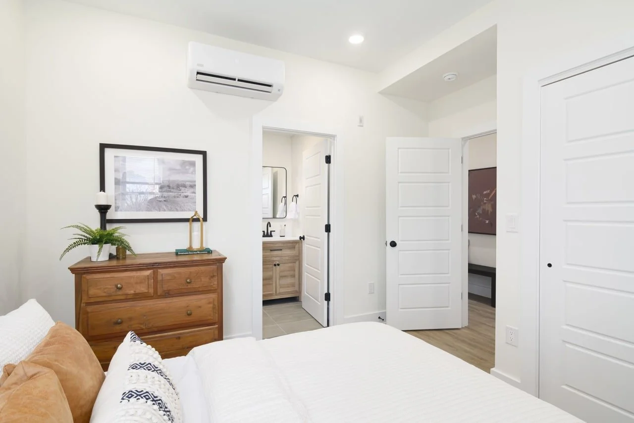 6155-ridge-ave-unit-4-full-9.jpeg