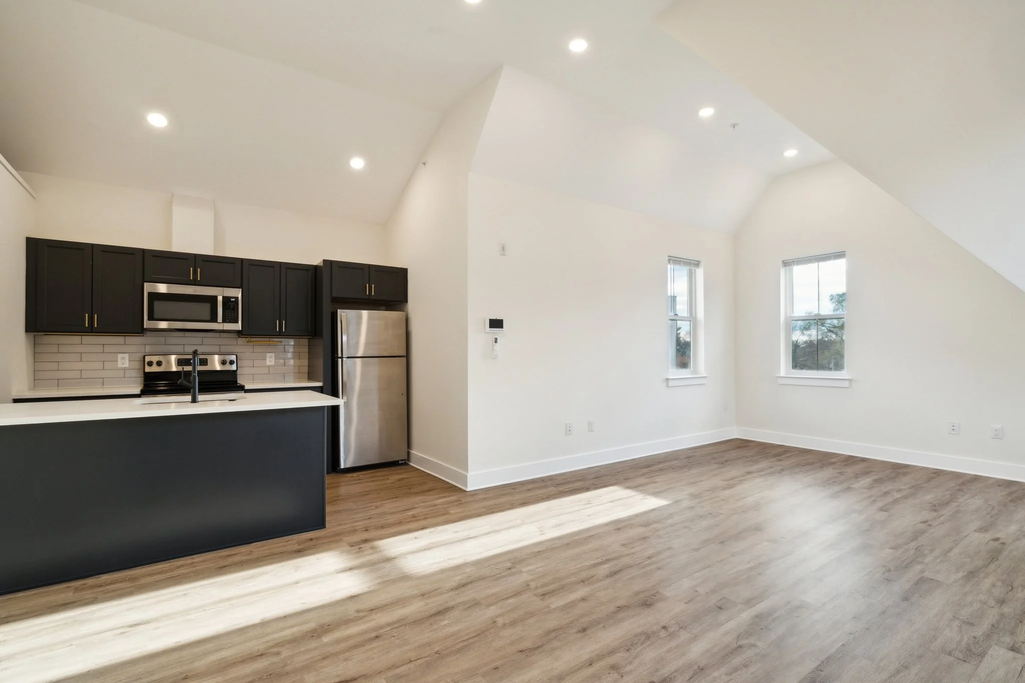 6830_Ridge_Ave_Philadelphia_PA_19128_USA-Kitchen-CR109731.jpg