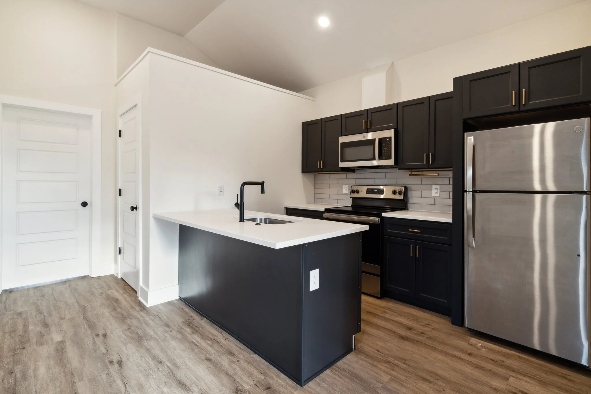 6830_Ridge_Ave_Philadelphia_PA_19128_USA-Kitchen-CR109740.jpg