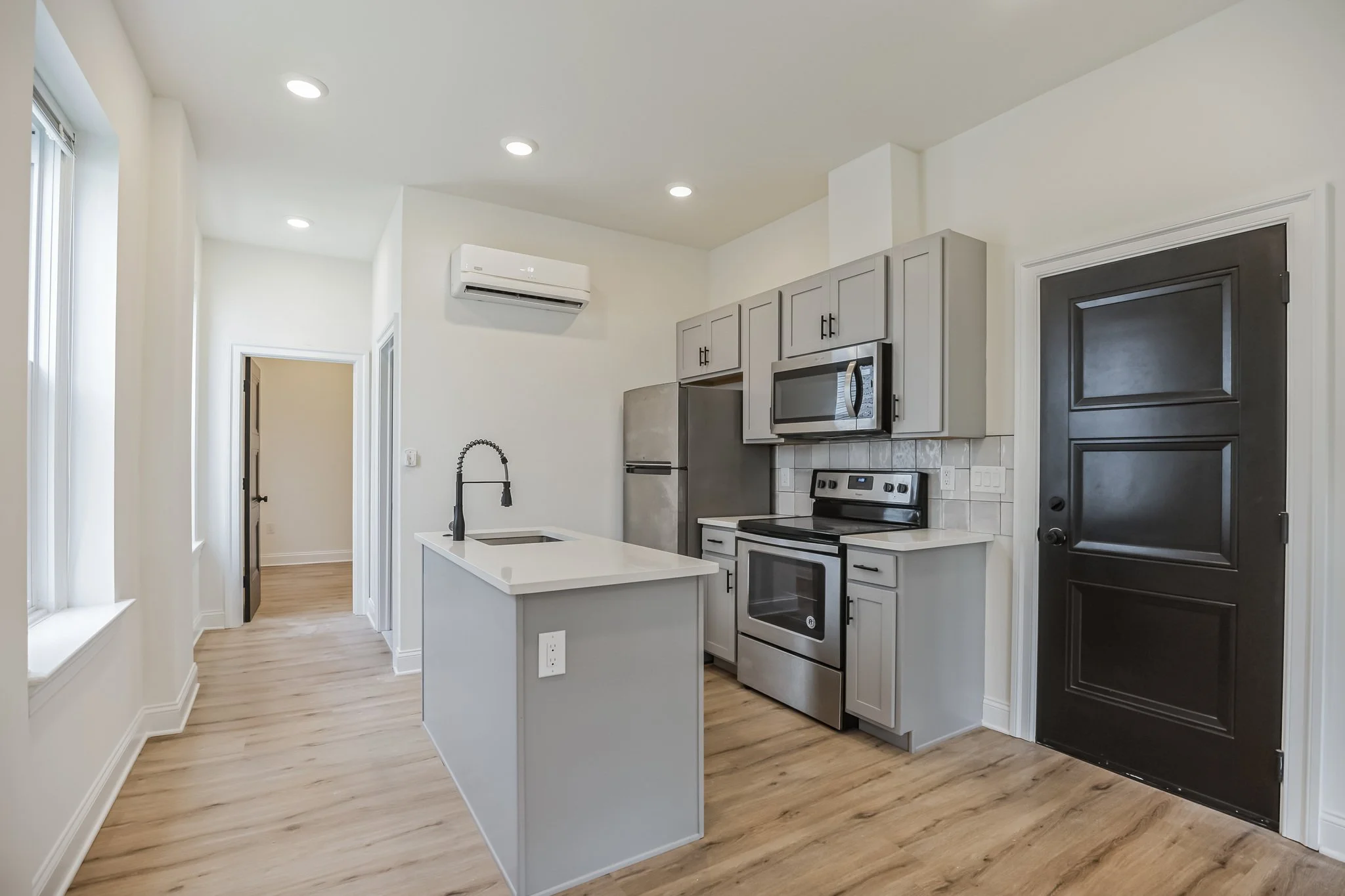 125_Sumac_St_apartment_1_Philadelphia_PA_19128_USA-Kitchen-DSC05481.jpg