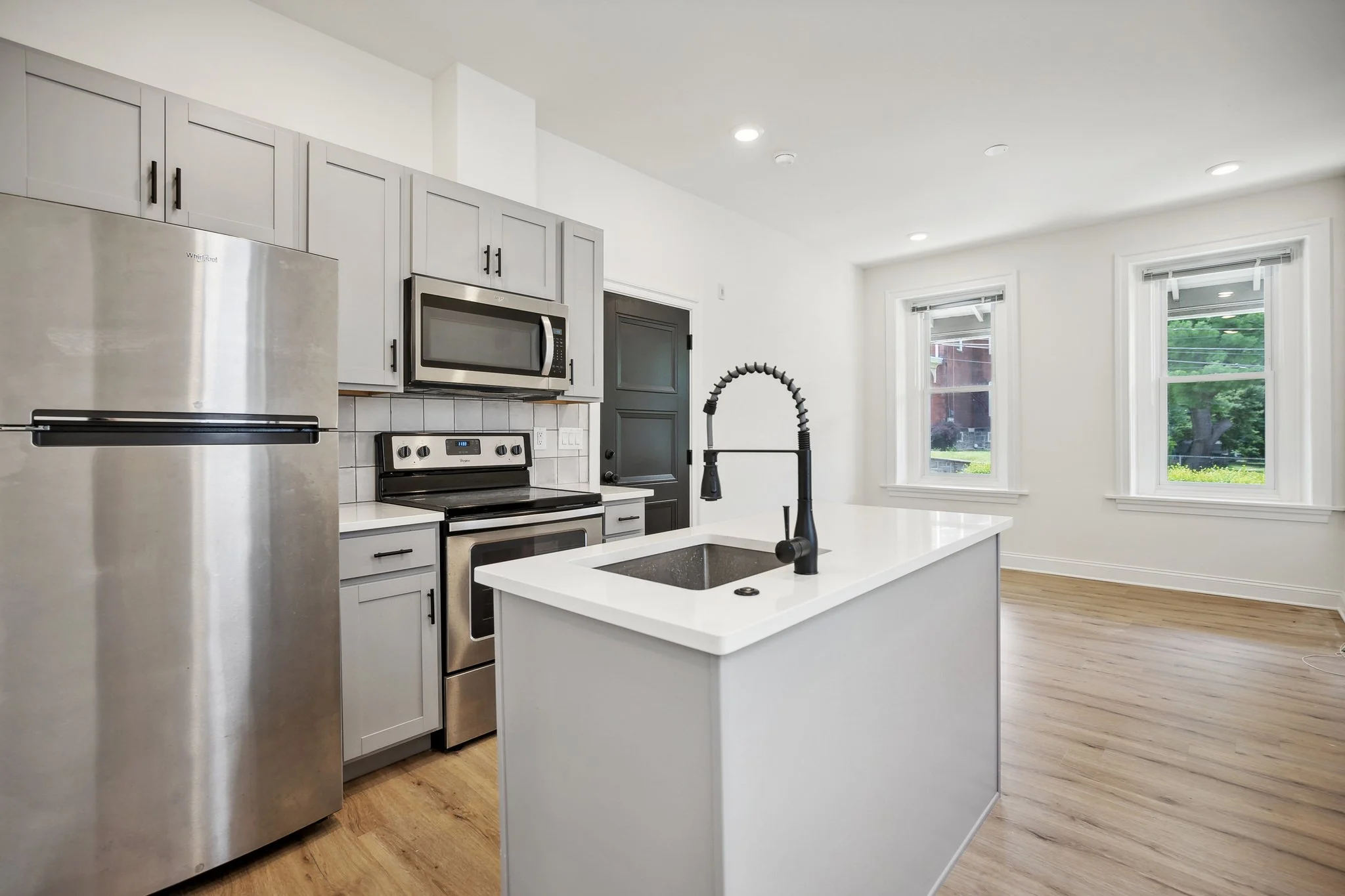 125_Sumac_St_apartment_1_Philadelphia_PA_19128_USA-Kitchen-DSC05487.jpg
